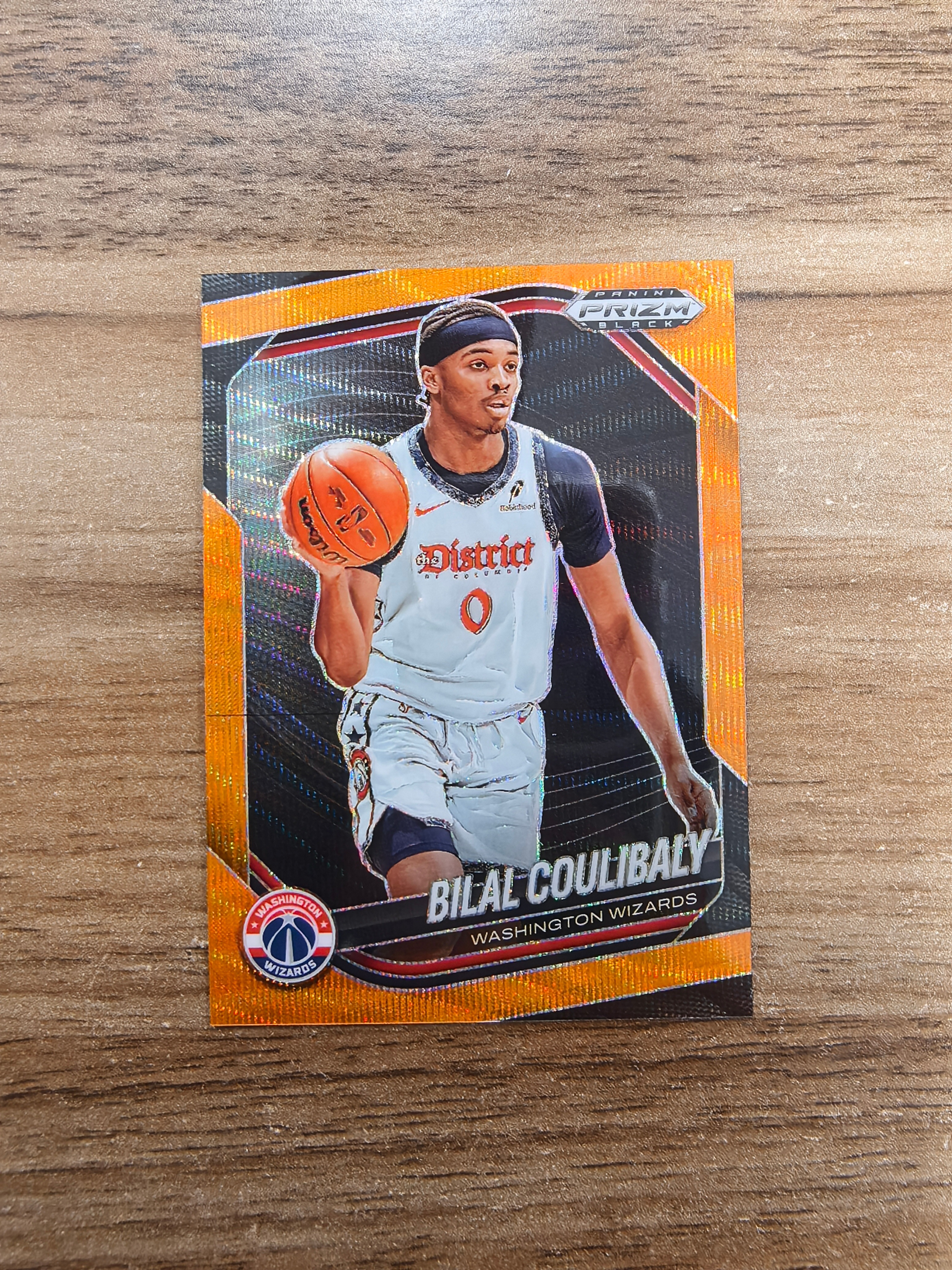 2024-25 Panini PRIZM BLACK Bilal Coulibaly 奇才 比拉尔库利巴利 01/60编 首编 橙波纹折 折射 实卡精美 卡品如图 收藏必入 流浪2
