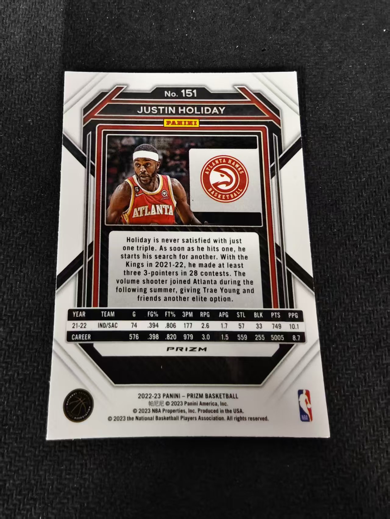 2022-23 Panini Prizm Justin Holiday 亚特兰大老鹰 贾斯汀 霍勒迪 红波纹 PZ 划痕 边角瑕疵 #151