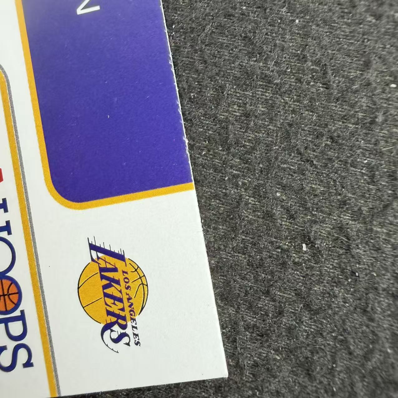 【阿福拍卖】2026 Topps Hoops LeBron James 勒布朗 詹姆斯 湖人 棋盘格折 瑕疵图3 收藏必备(CMY)