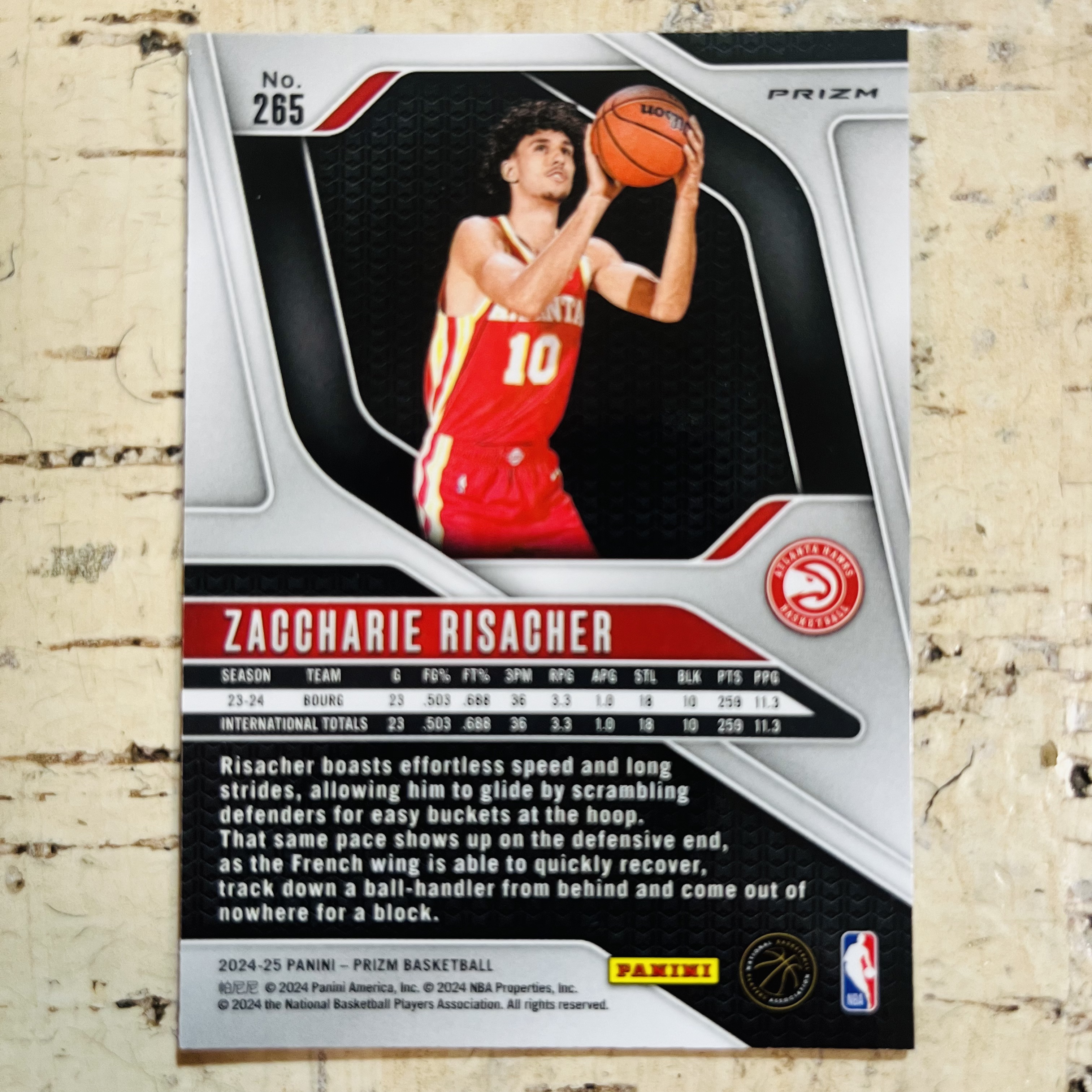 2024-25 Panini Prizm Zaccharie Risacher RC 新秀 老鹰 里萨谢 正银折 银折射 稀有折射 凑彩虹必备 上方中间轻微细痕见图三【小卡迷拍卖 可累积半年】