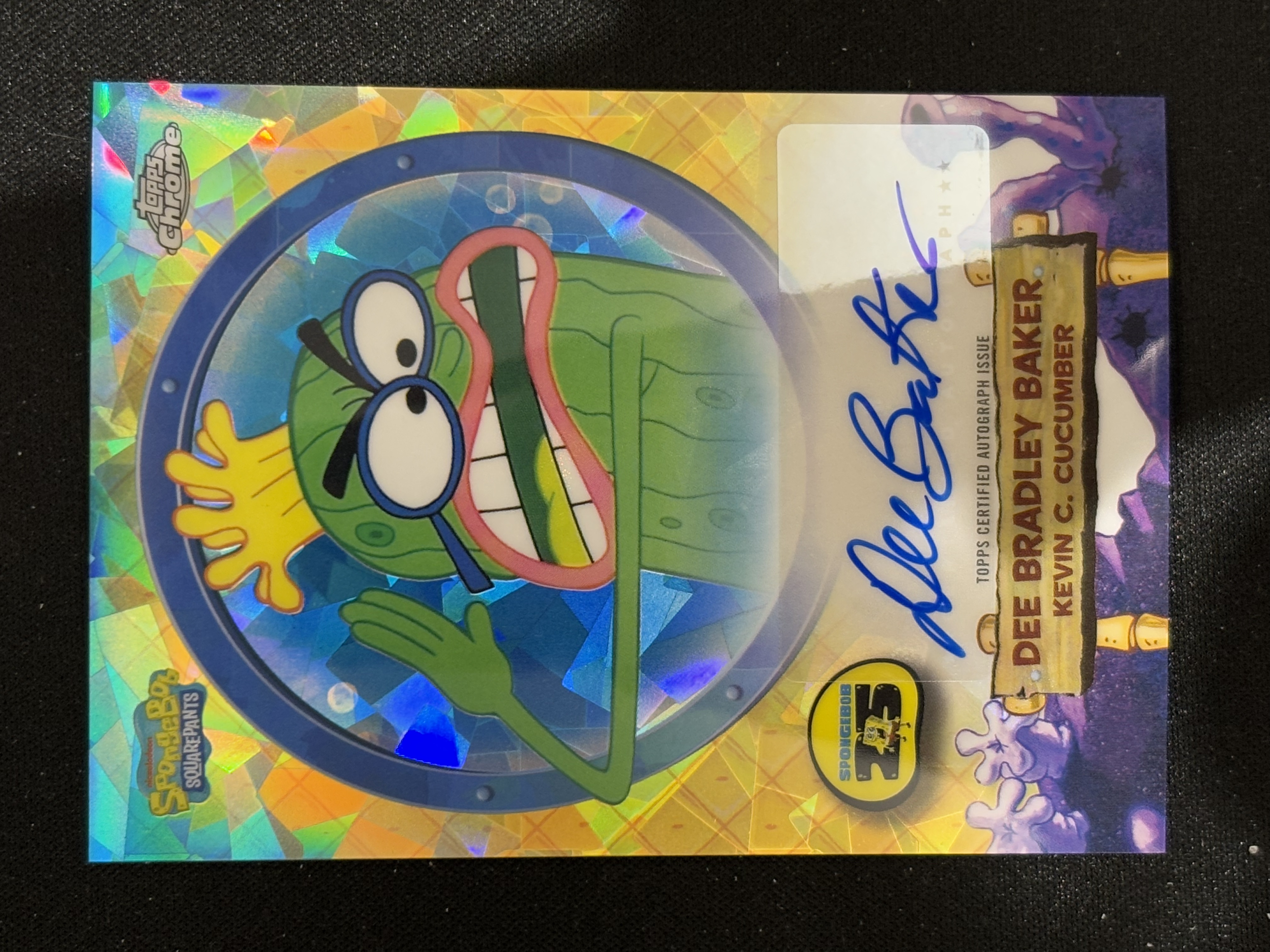 2025 Topps SpongeBob SquarePants Dee Bradley Baker Chrome 海绵宝宝25周年蓝宝石 Kevin 海参凯文 海黄瓜 配音演员签 碎冰折 - sj