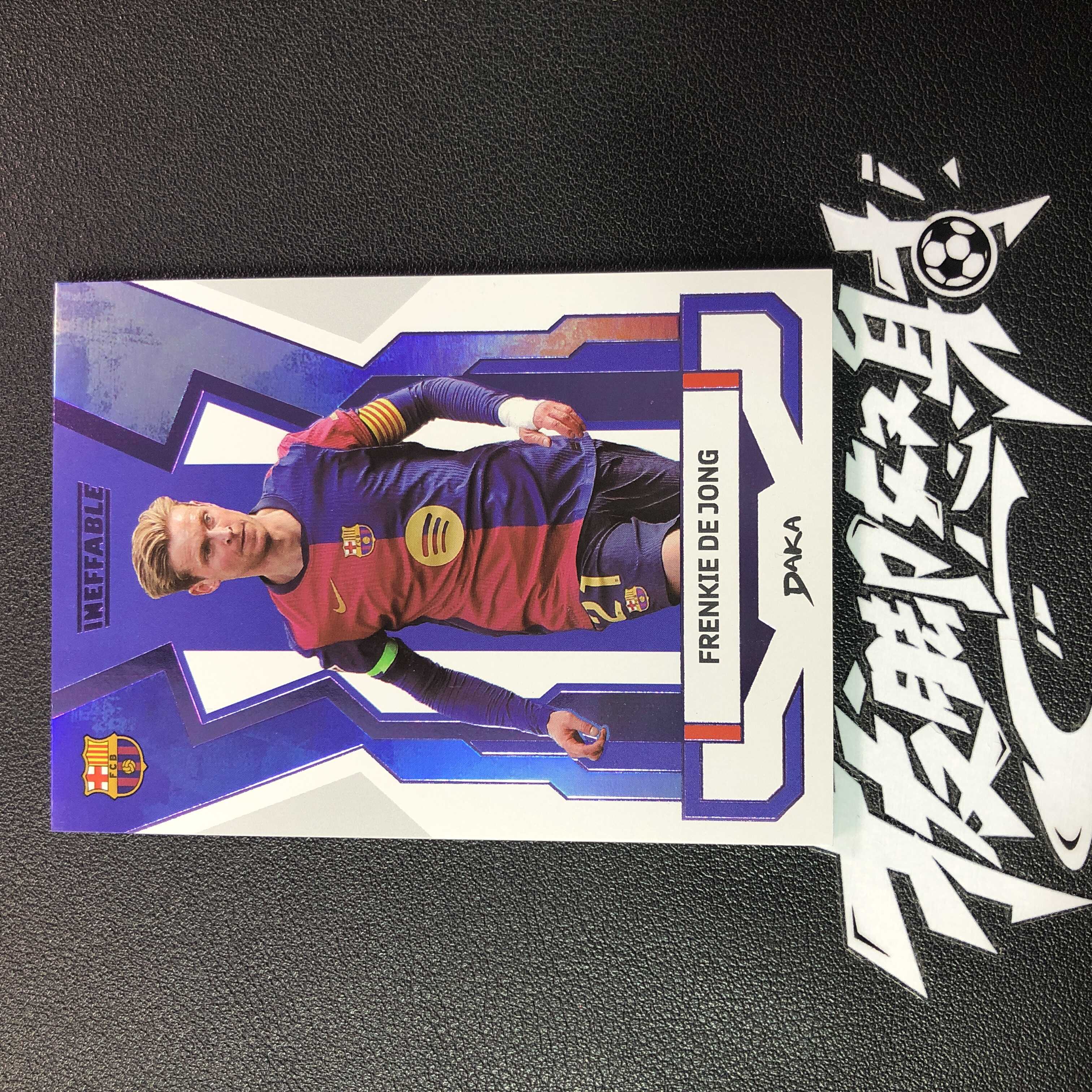 【怒射拍卖 接代卖】拔脚落日W46 2024-25 DAKA达咖 巴塞罗那队盒 Frenkie de Jong 德容 巴萨 68/75编 紫折  多图已拍仔细看图顺丰