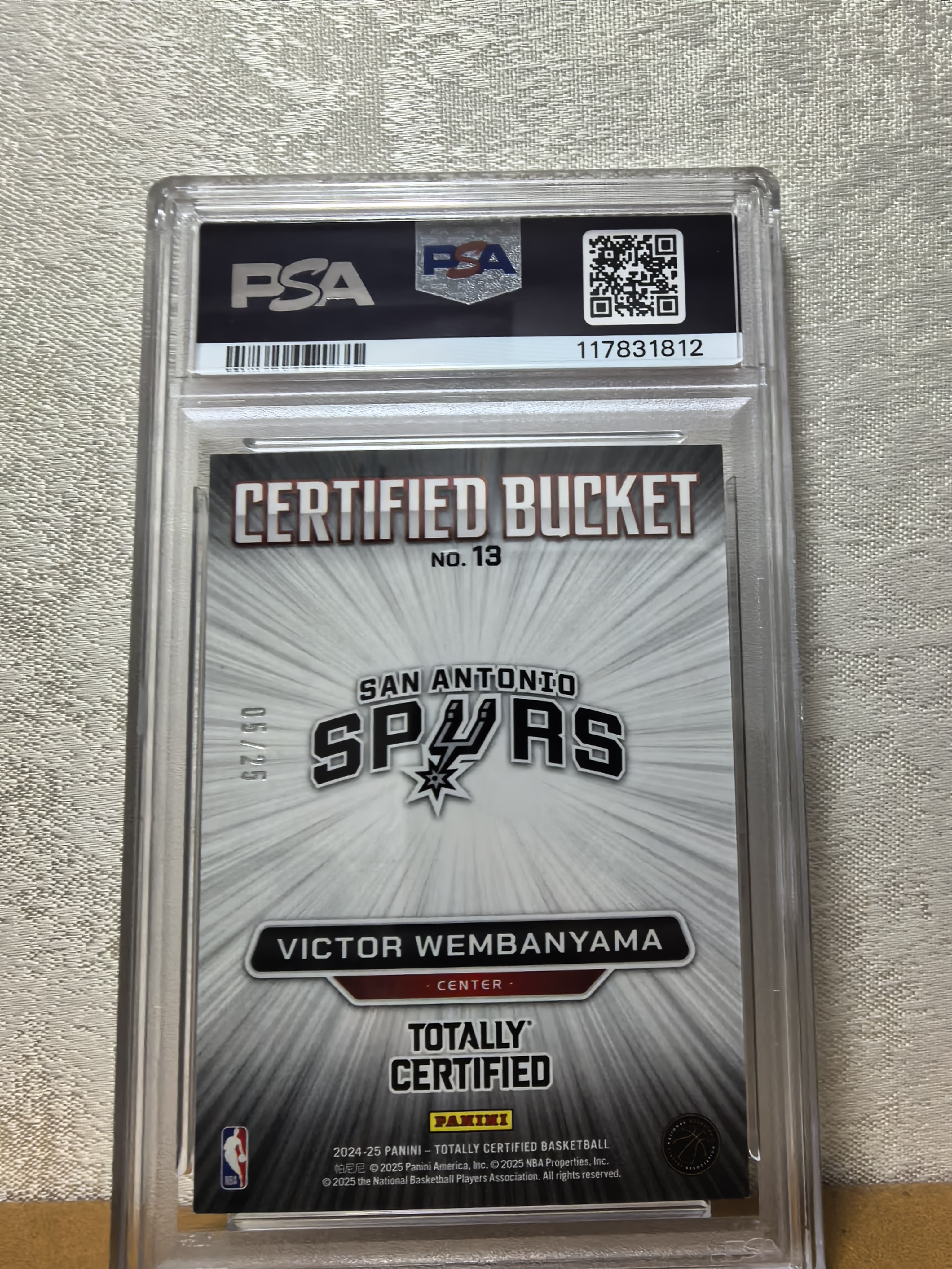 2024-25 Panini Totally Certified Victor Wembanyama 马刺 维克托文班亚马新秀次年 25编迷彩折1 psa8 收藏必备!