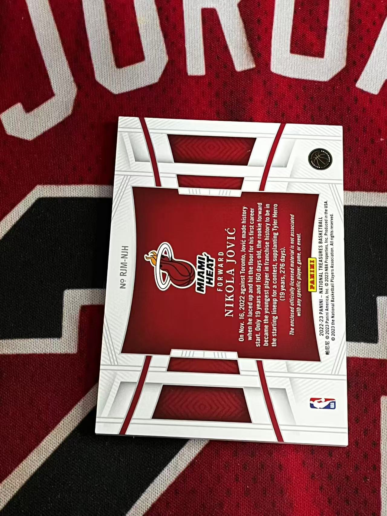 【接寄拍】2022-23 PANINI NATIONAL 国宝高端系列 热火 新秀RC 尼古拉约维奇 99编 大窗新秀球衣物料切割 衣料实物卡 专收凑套必备【烂臭嘴拍卖】