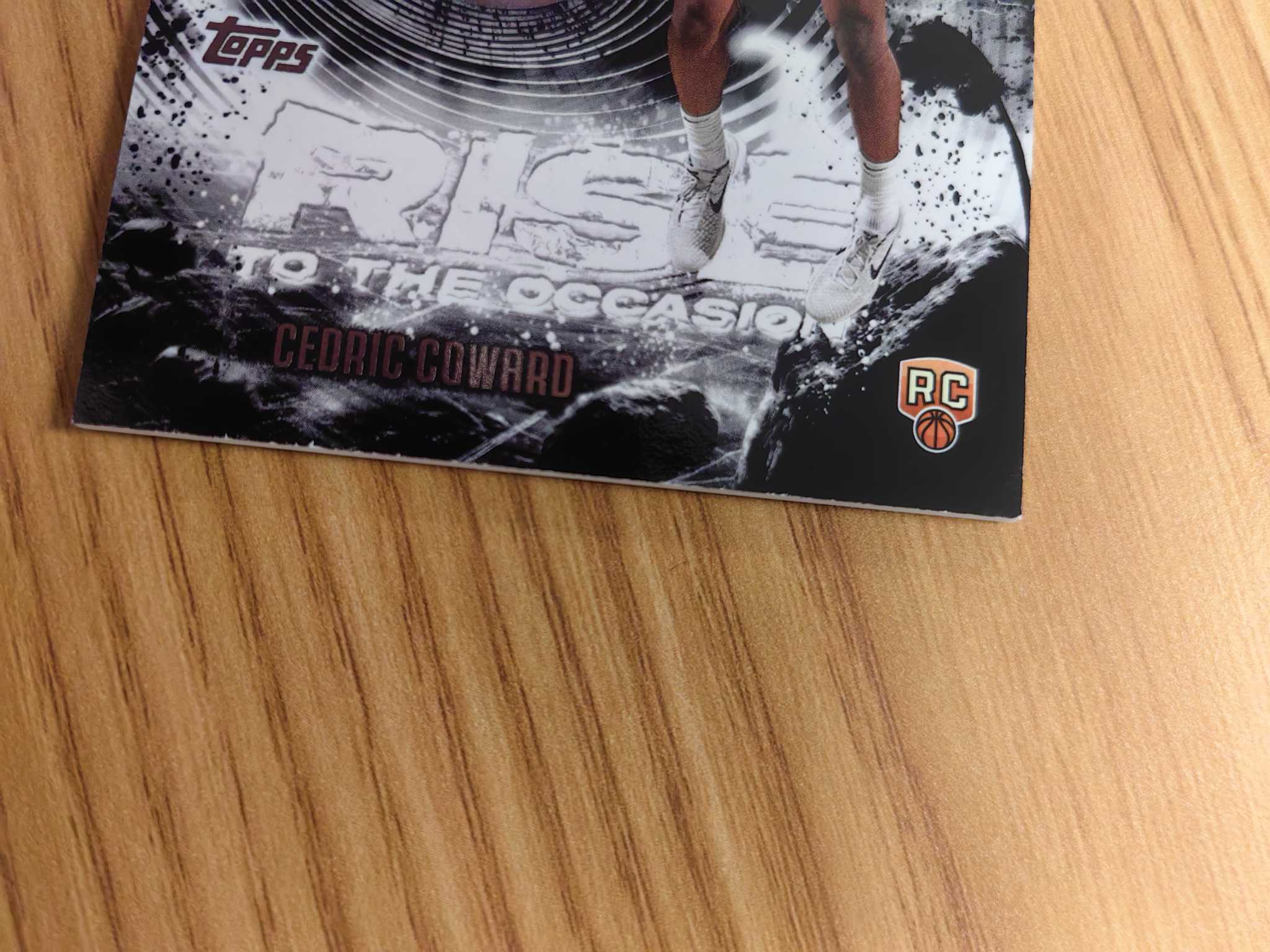 【拆吧代拍】 2025-26 Topps cedric coward 灰熊 塞德里克 考沃德 新秀 RC 球衣 亲穿 物料 卡品微瑕如图 介意勿拍! 空灵1125