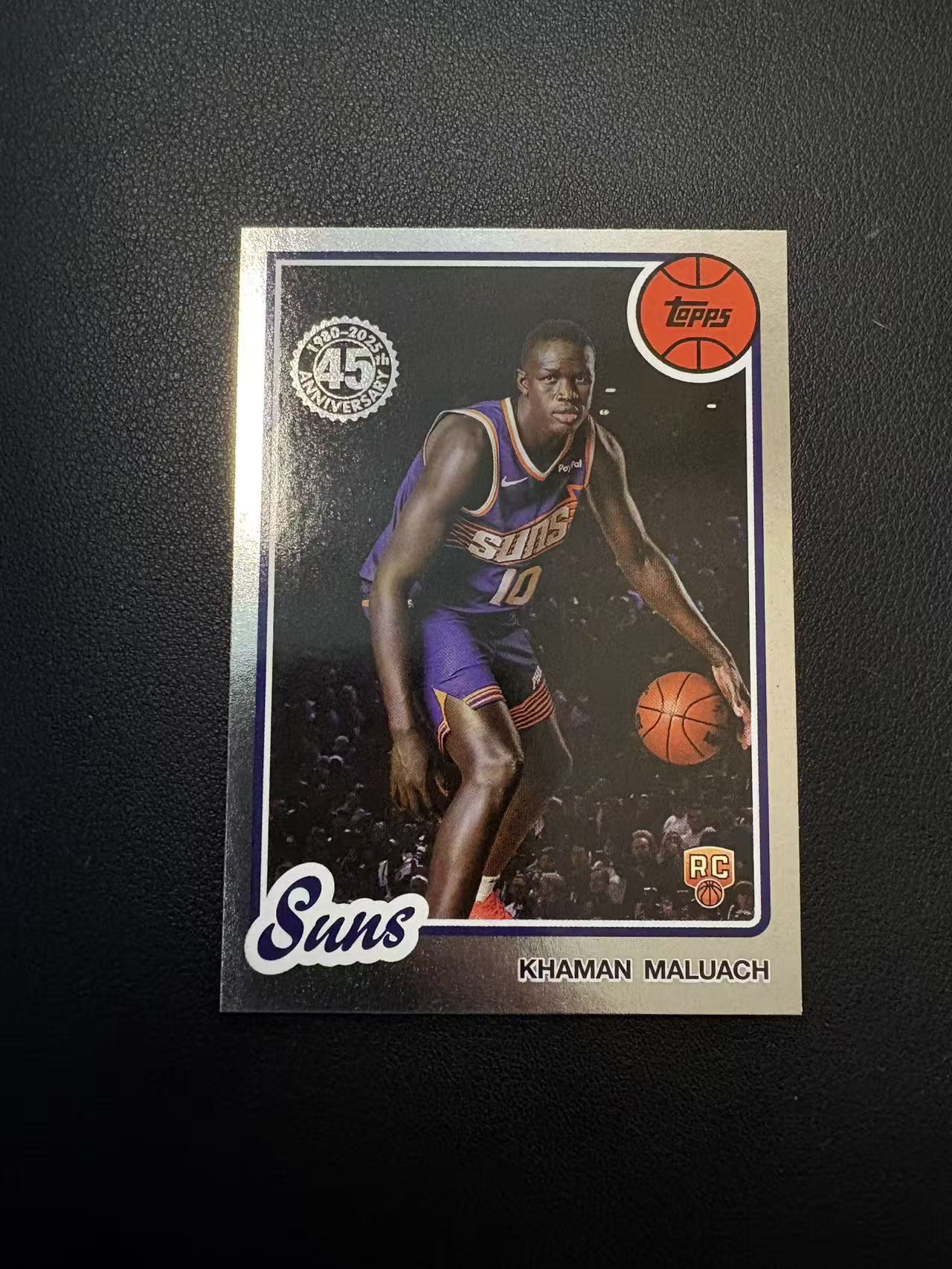 2025 Topps Flagship Khaman Maluach RC 马鲁阿奇 新秀 45周年 复古 微瑕 卡品如图 专收必备 N2