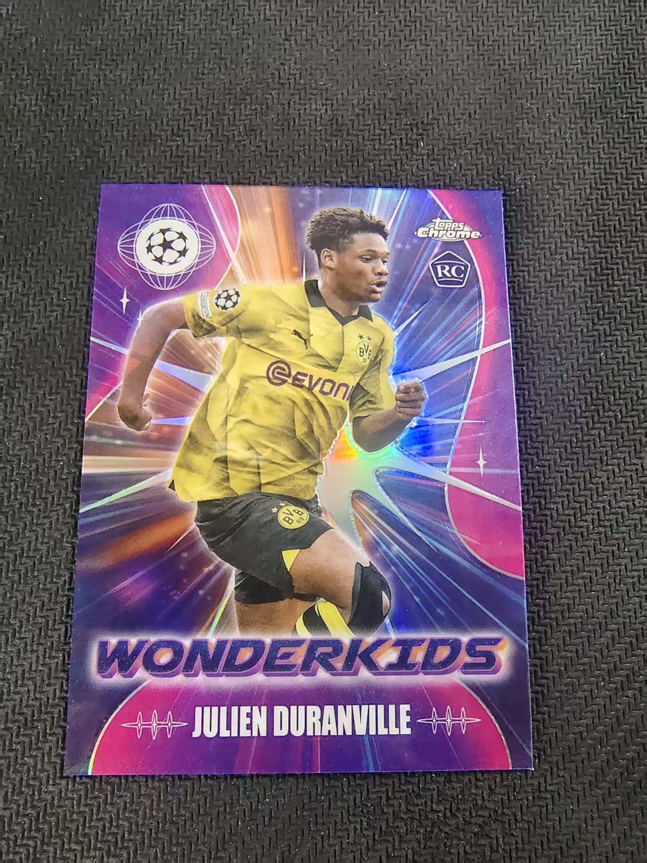 【可合并,不累计】2024 Topps Chrome julien duranville 迪朗维尔 多特蒙德 新秀 欧冠 神奇小妖特卡 银折 划痕 边角瑕疵 #2