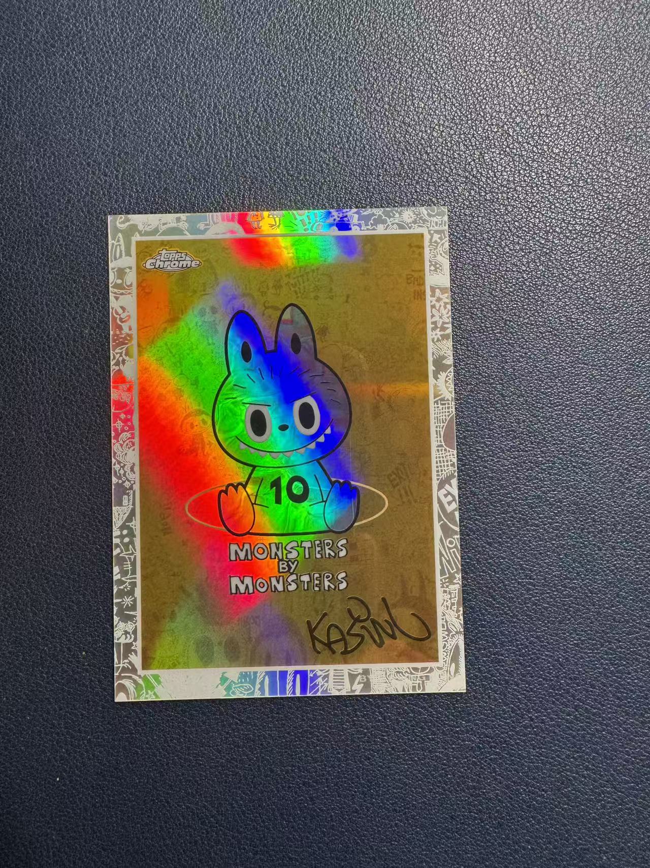 2025 Topps labubu Monsters by Monsters (2025) 禄卡 TC x 泡泡玛特 拉布布10周年纪念盒 龙家升签字平行 #4 收藏必备 12.15-冬瓜TQ-Z05