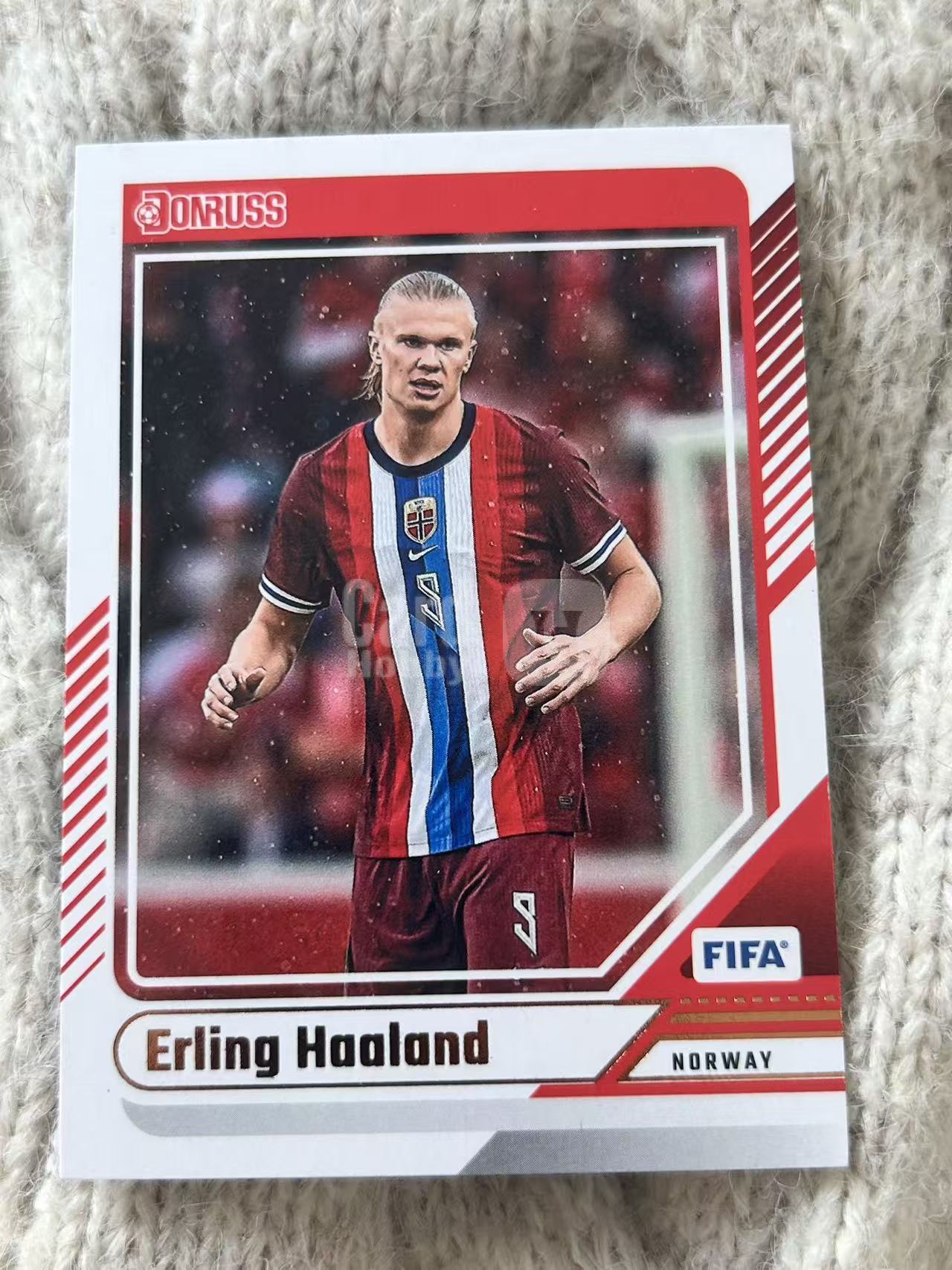 2024 Panini Donruss FIFA Erling Haaland 埃尔林・哈兰德 - 挪威锋线王牌,曼城超级射手,终结能力顶级,进球效率惊人,凑套必备