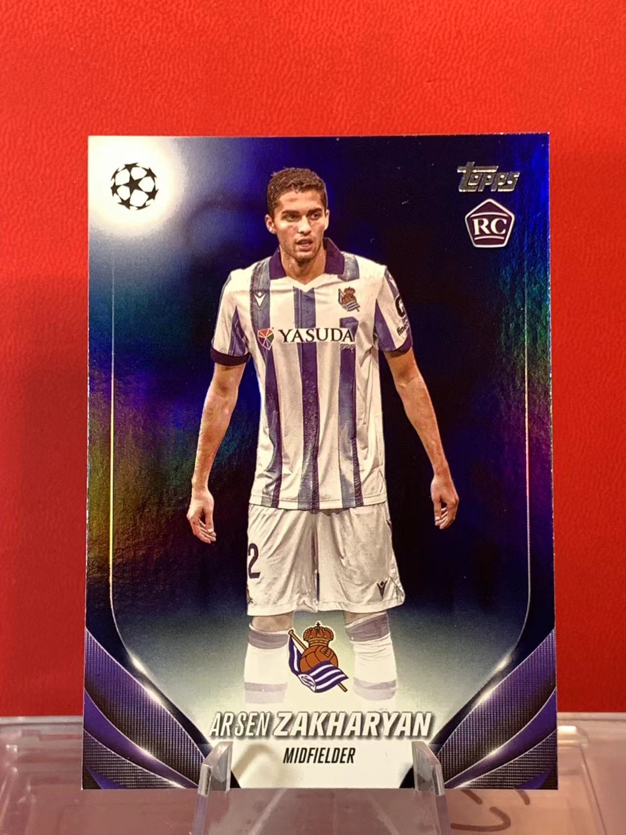 (詹叔代拍)2024 Topps UCC Arsen Zakharyan RC 欧战UCC 皇家社会 新秀 扎哈里扬 15/250编 海蓝折 卡品如图 顺丰寄付 泰山