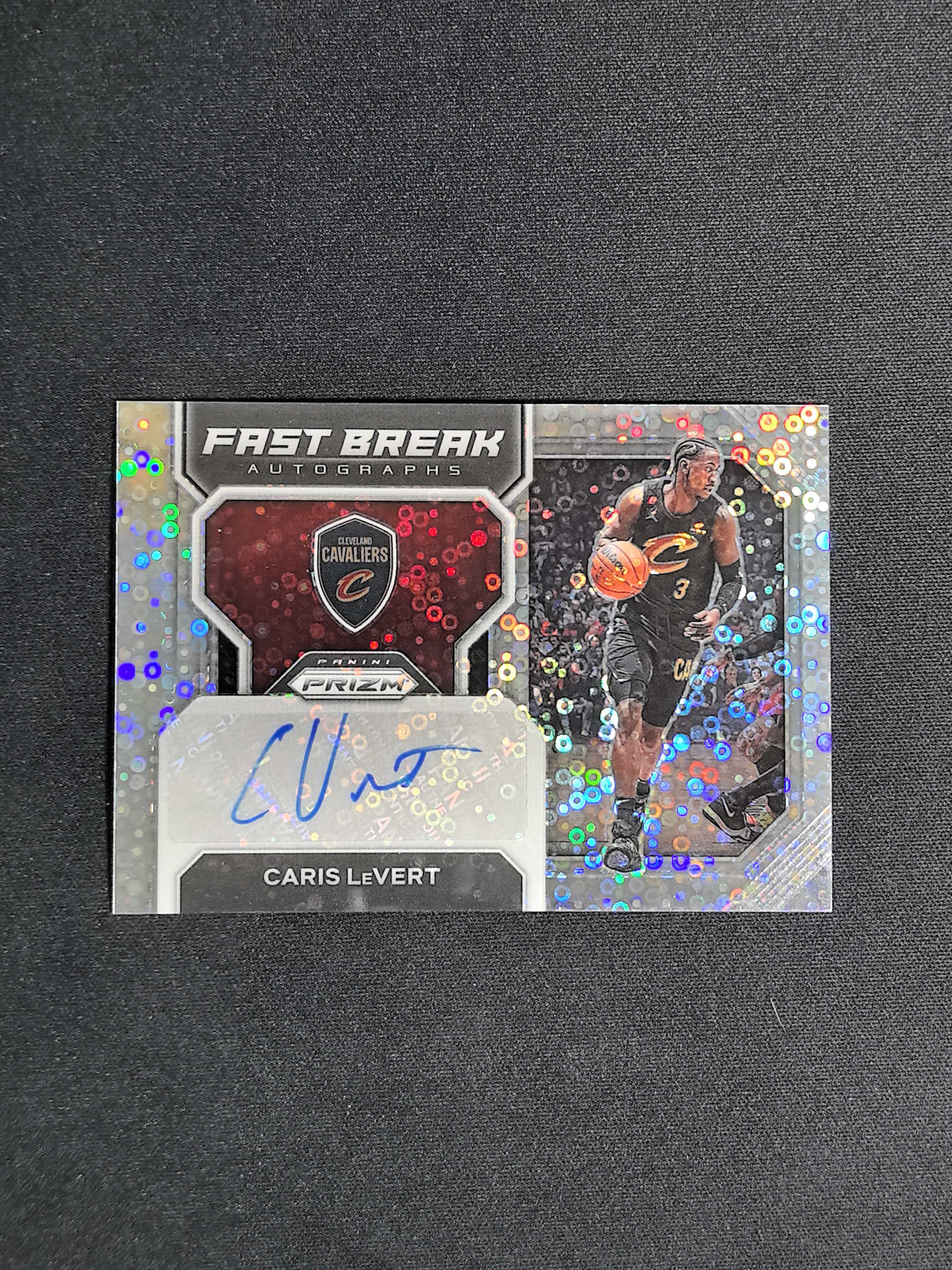 2022-23 Panini Mosaic Caris LeVert 卡里斯 勒夫特 签字 PZ 泡泡折 快攻 骑士 优质总冠军拼图 未来可期 卡品如图 鱼【CYT球星卡】