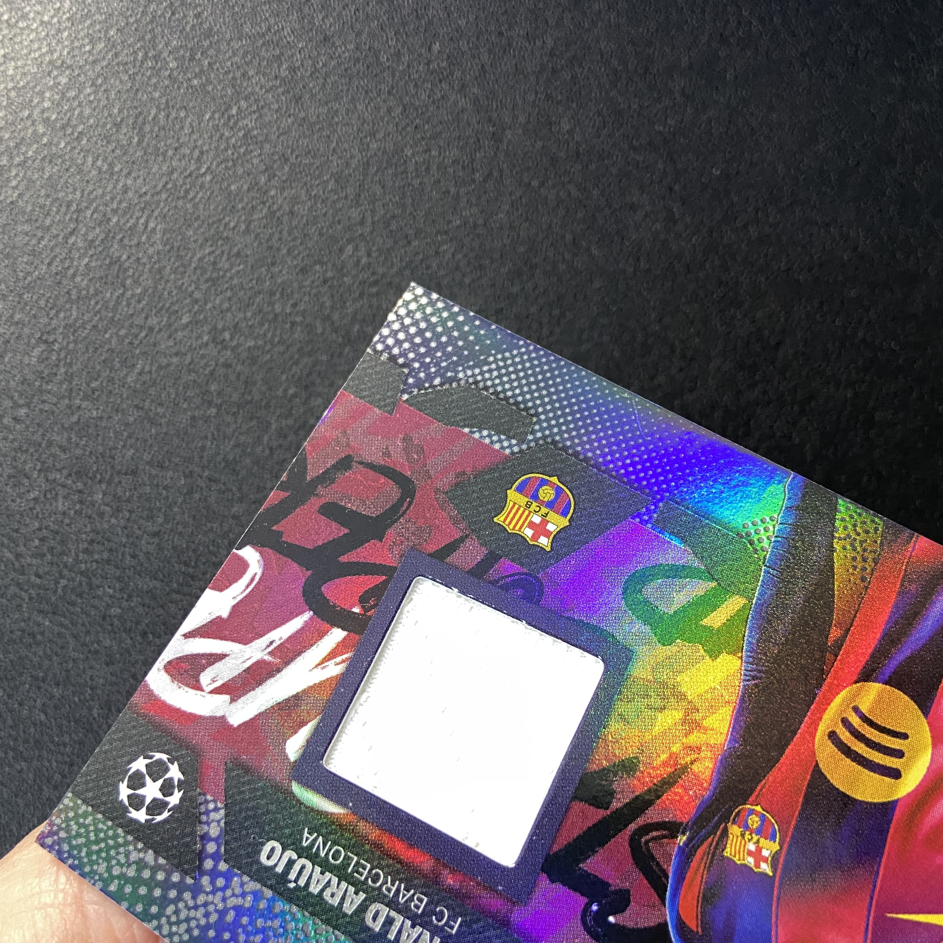【拔脚代卖】2026 Topps 欧冠 Ronald Araujo 阿劳霍 巴萨 利物浦 乌拉圭 球衣 物料 银折收藏必备 瑕疵如图|拔脚白头H43