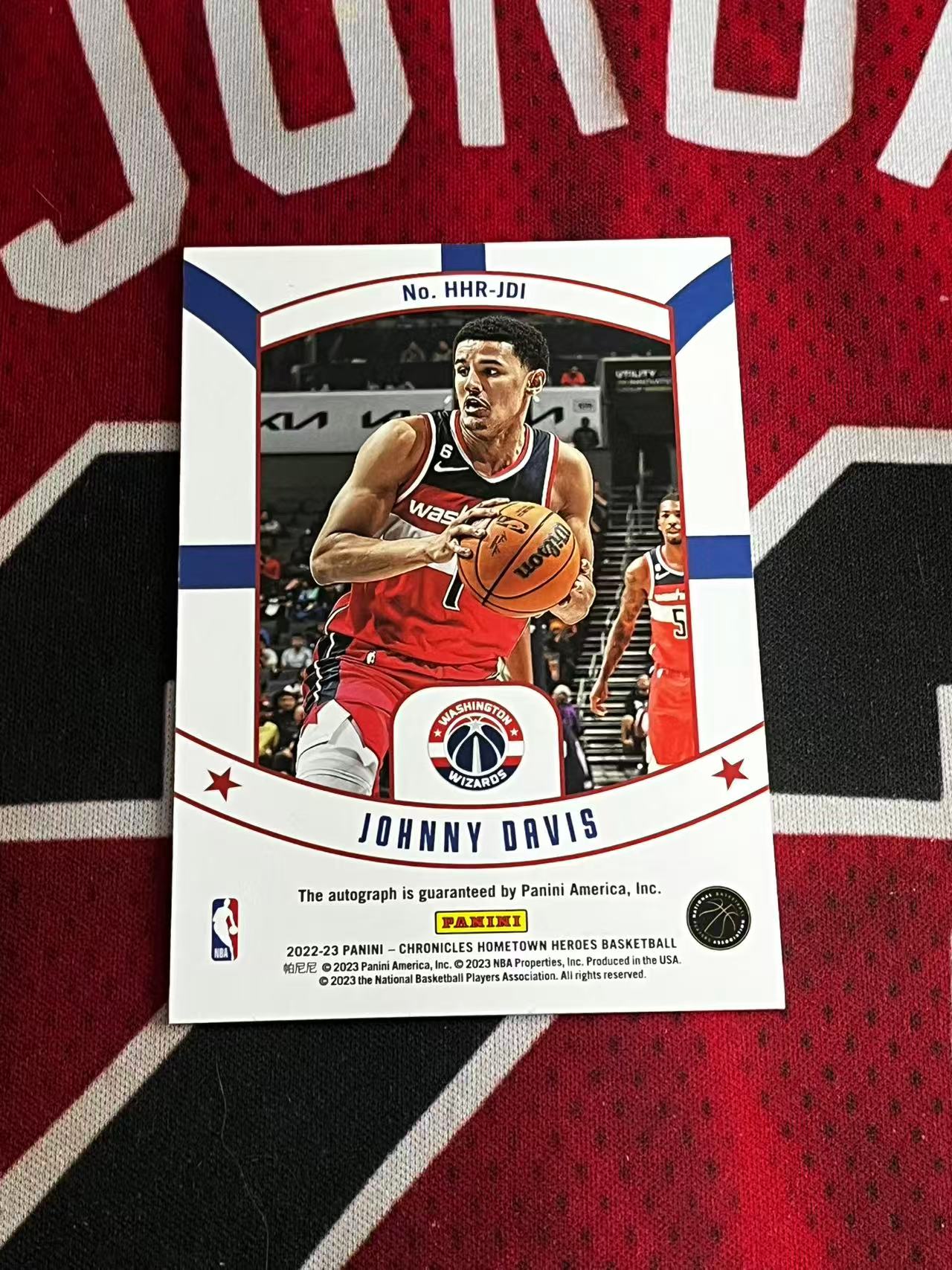 【接寄拍费率低至5%含卡淘手续费】2022-23 PANINI CHRONICLES 编年史系列 奇才 新秀RC 约翰尼戴维斯 49编 签字卡 家乡英雄签字卡 专收凑套必备【烂臭嘴拍卖】