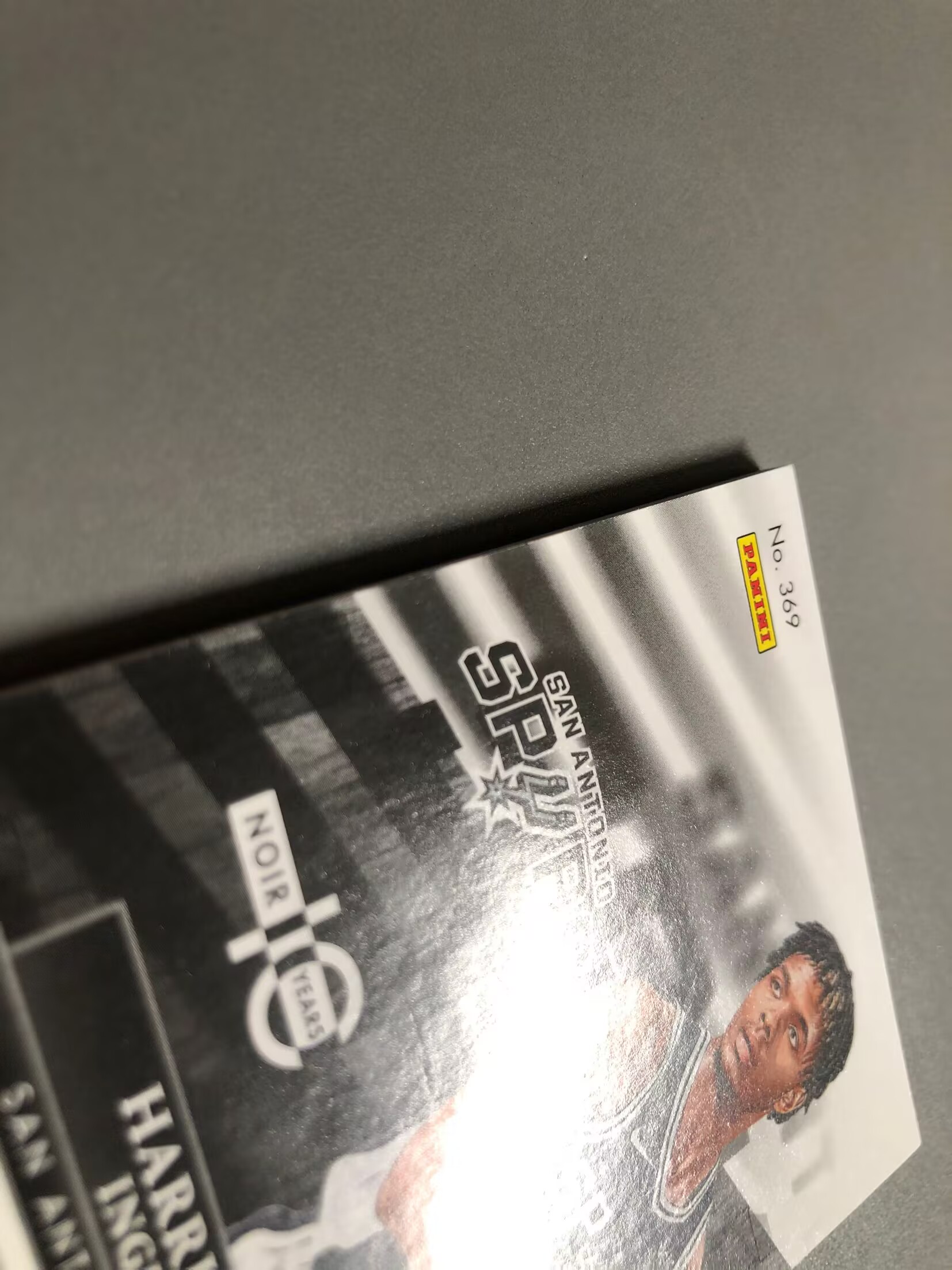 2024-25 Panini Noir Harrison Ingram RC 哈里森·英格拉姆 马刺 新秀 RC 球衣 签字 卡签 RPA 49编 切割暴力 实卡好看 瑕疵如图 可累计 FT018