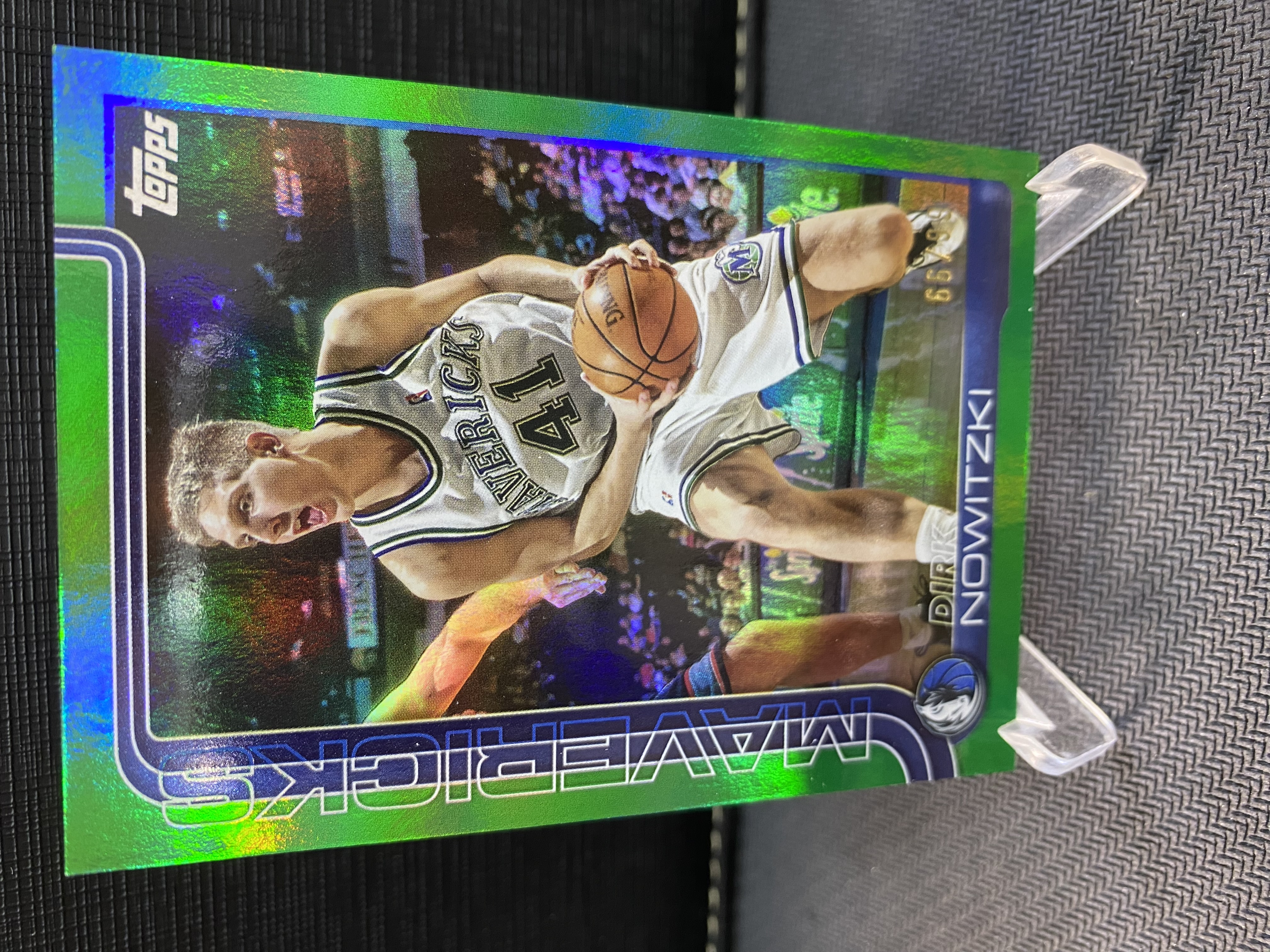 2025-26 Topps flagship Dirk Nowitzki 德克 诺维斯基 诺维茨基 99编 绿折 收藏必备 卡品如图 -Zle-【乌苏拍卖】