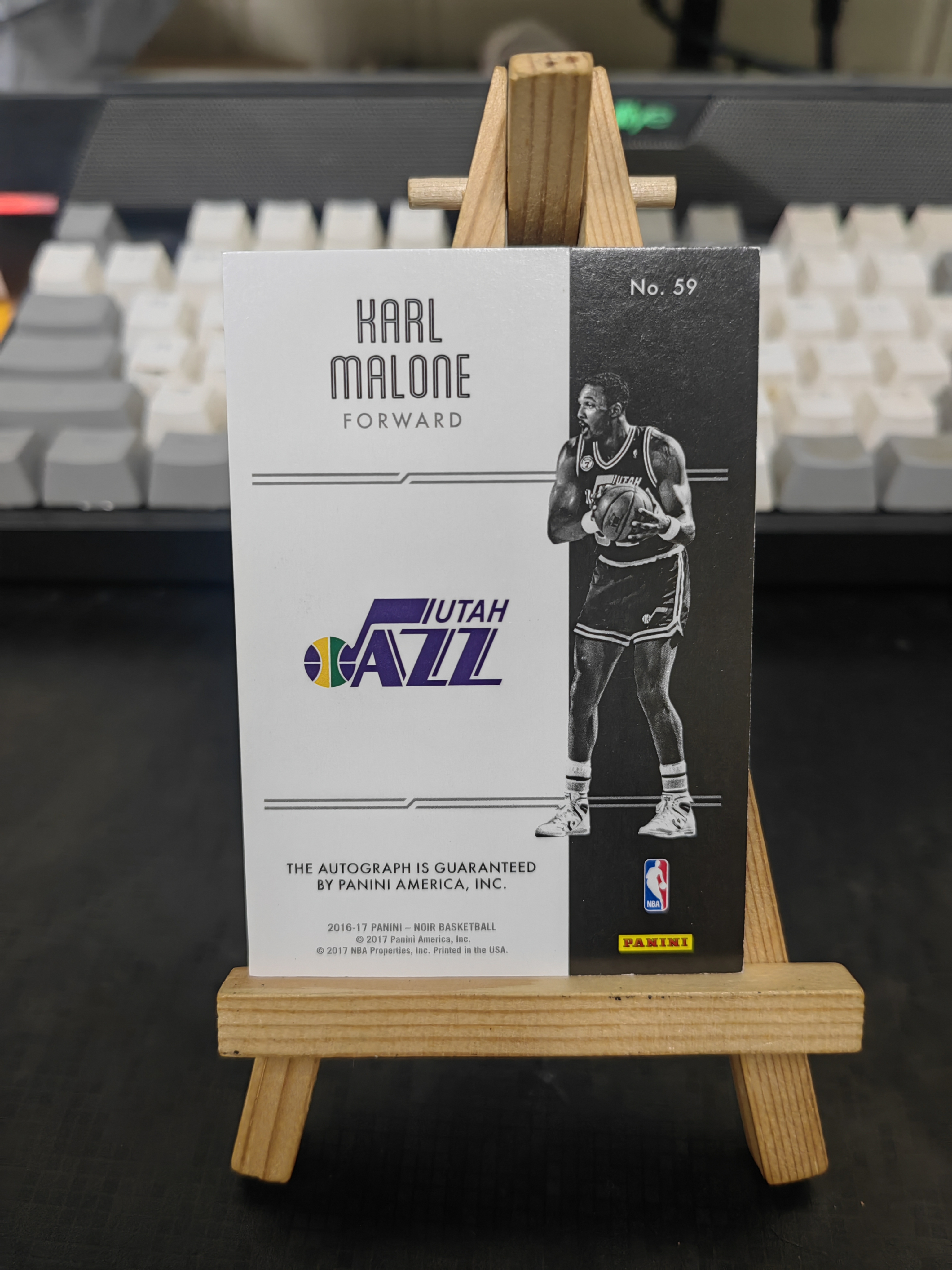 2016-17 Panini Noir Karl Malone 【来福拍卖】诺尔系列 犹他爵士 卡尔 马龙 邮差 50/75编 签字 背号签 签了背号32 镜面 卡签 卡品如图