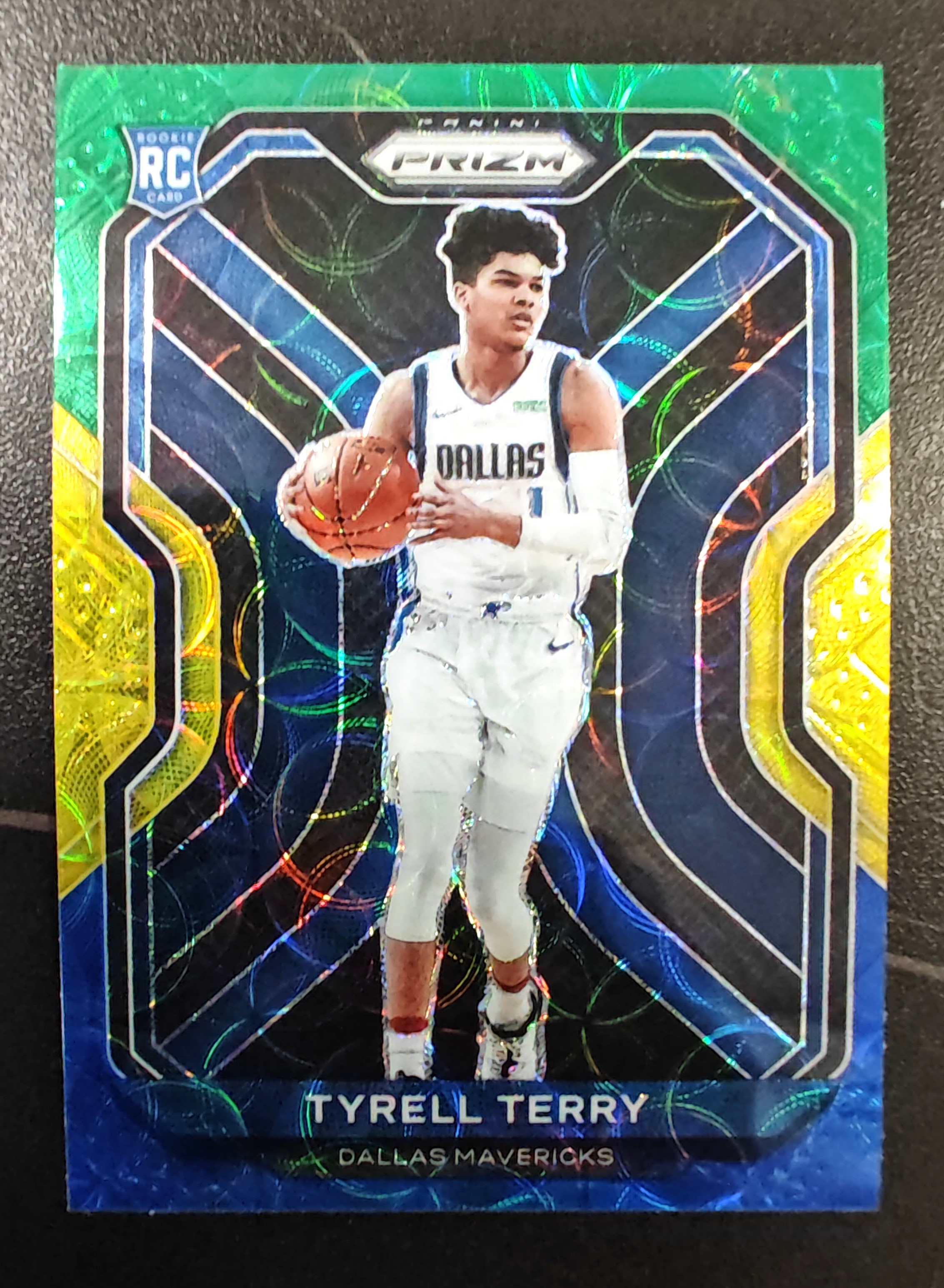Tyrell Card Model 2020-21 Panini Prizm Tyrell Terry RC 蒂雷尔 特里 潜力新秀 独行侠队 PZ系列 三色圈圈折 黄瓜折 卡品 ...