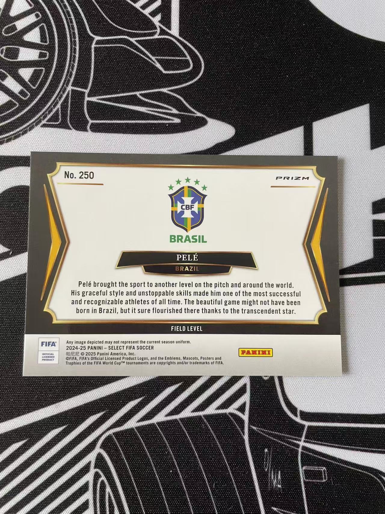 2024-25 Panini Select FIFA Pele 帕尼尼 se 巴西 贝利 三级 蓝折 折射 传奇 球王 名宿 20世纪最佳球员之一 卡品如图 凑套必备