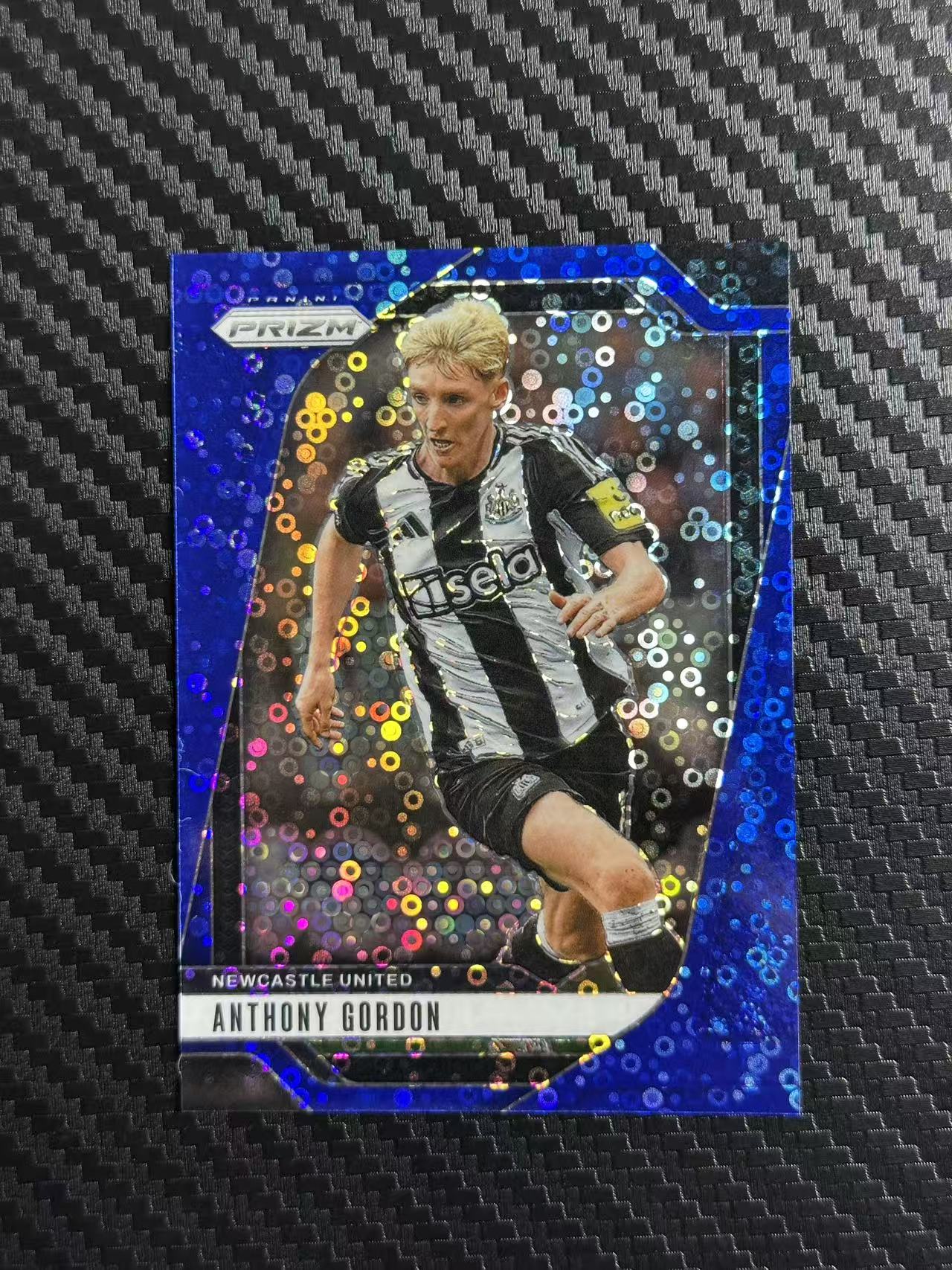 2024-25 Panini Prizm Anthony Gordon 安东尼 戈登 纽卡斯尔 蓝泡泡折 折射 17/99编 PZ英超 卡品如图 拍前看描述