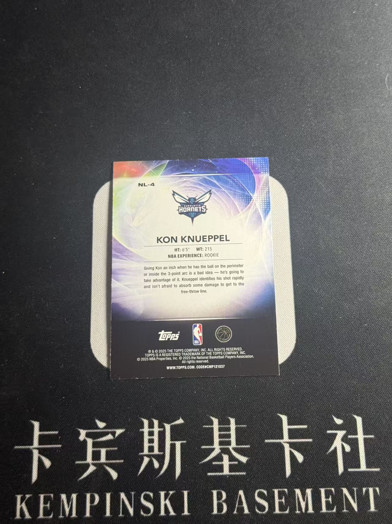 2025-26 Topps NBA Kon Knueppel RC 【卡宾】康 克尼普尔 黄蜂 第四顺位 同届最强射手 最佳新秀 Topps首版NBA 新秀无限特卡 绿折 99编 专收凑套必备 阿豚哥