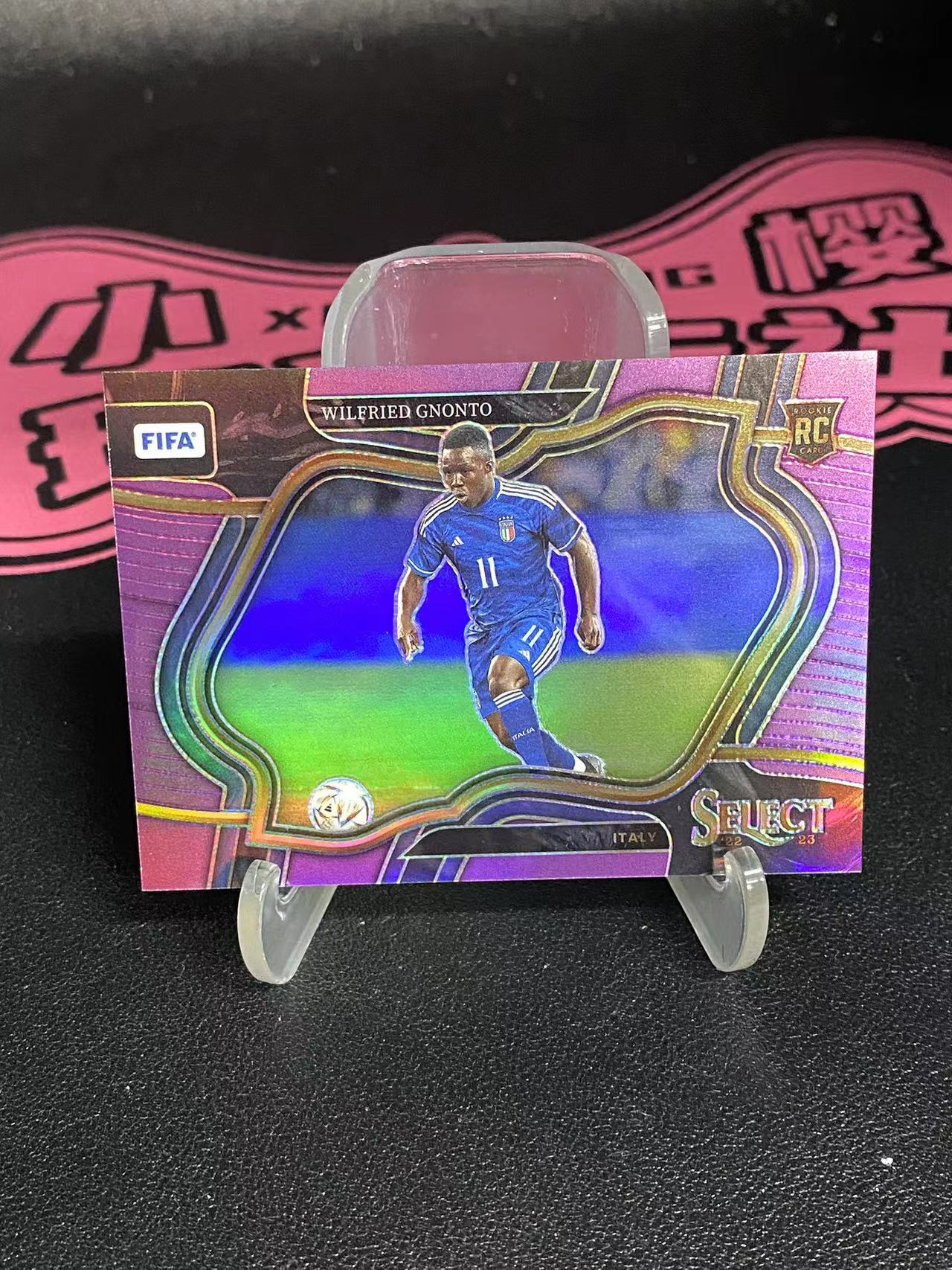 2022-23 Panini Select Wilfried Gnonto RC FIFA 三级 75编 折射 紫折 格诺托 尼奥托 意大利 新秀 卡品如图 实卡精美 收藏必备 虾虾