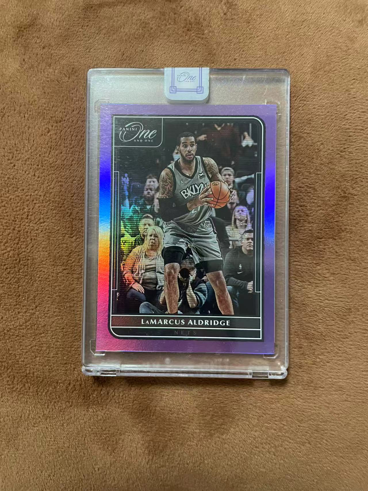 2021-22 Panini One and One LaMarcus Aldridge 马刺 拉玛库斯 阿尔德里奇 阿德 one系列 25编 紫平行 原封砖 彩虹折射同版凑套在拍 专收必备【z】