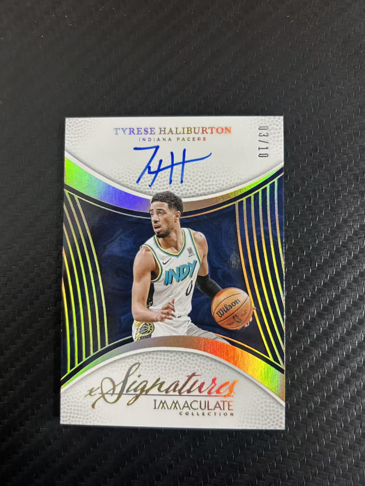 2024-25 Panini Immaculate Tyrese Haliburton #IMS-HAL【灯灯拍卡】 爱咪咪 步行者队 哈利魔法 哈里伯顿 金平行 卡签 03/10编 低编【麦浪风】