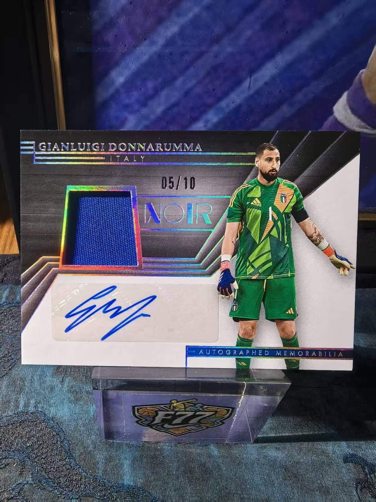 2024-25 Panini Noir AUTOGRAPHED MEMORABILIA 足球诺尔 吉安路易吉·唐纳鲁马 05/10编 金平行 球衣物料 签字 AC米兰 巴黎圣日耳曼 意大利 收藏必备