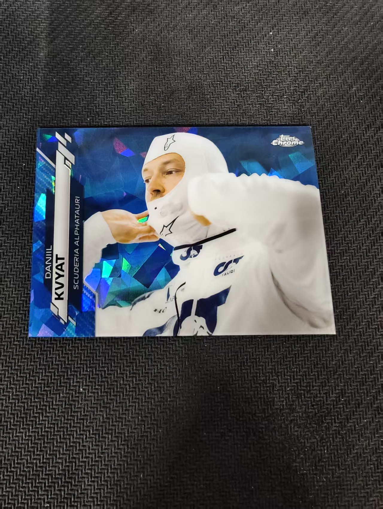 【汽水拍卖】2020 Topps Chrome Daniil Kvyat 丹尼尔 科维亚特 元年 F1 蓝宝石 碎冰折 边角瑕疵 #185