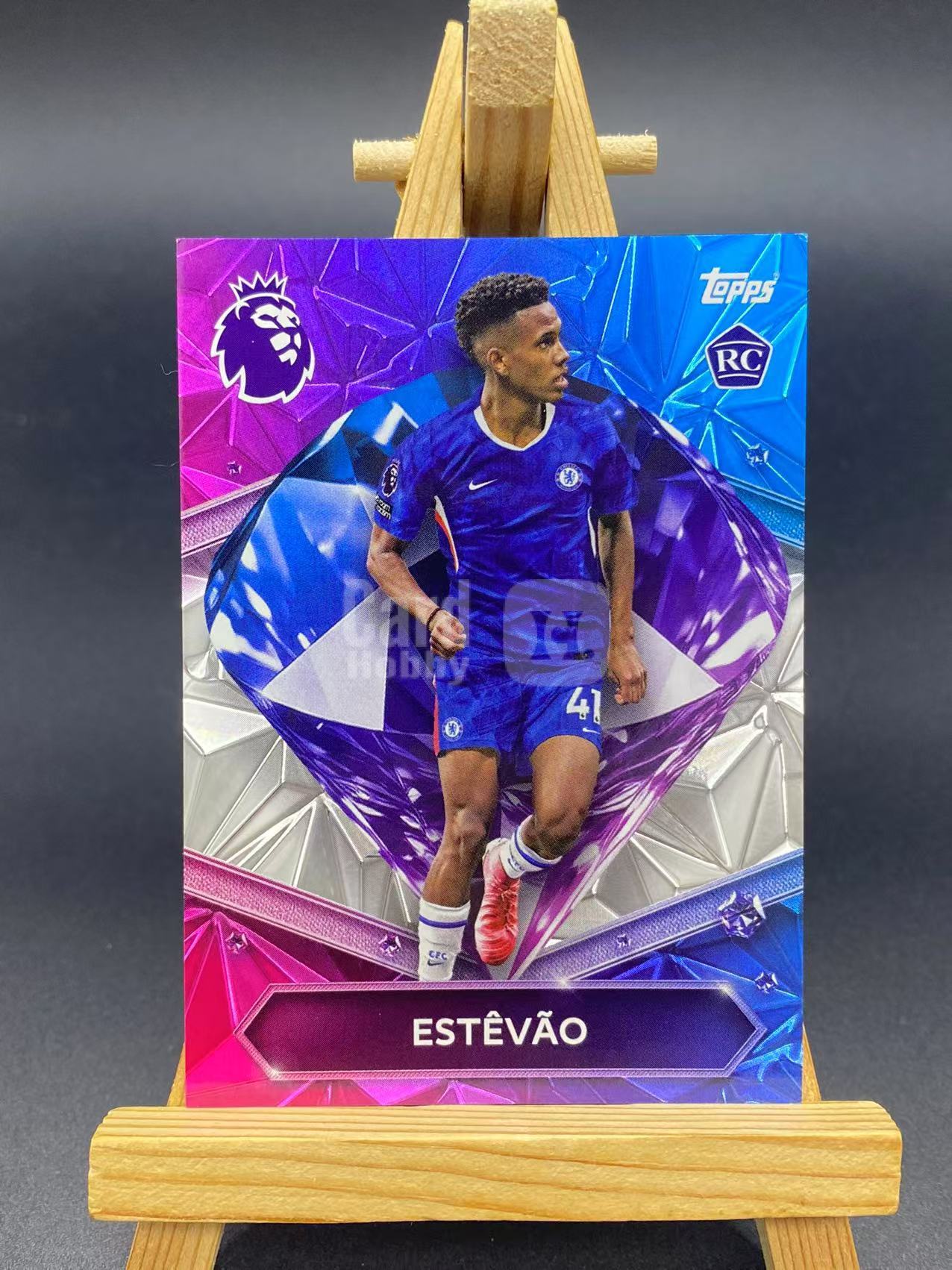 2025-26 【六六代卖 预付快速回款】 Topps ESTEVAO RC 切尔西 埃斯特旺 英超 钻石新秀特卡 大比例 SSP（SKR01）