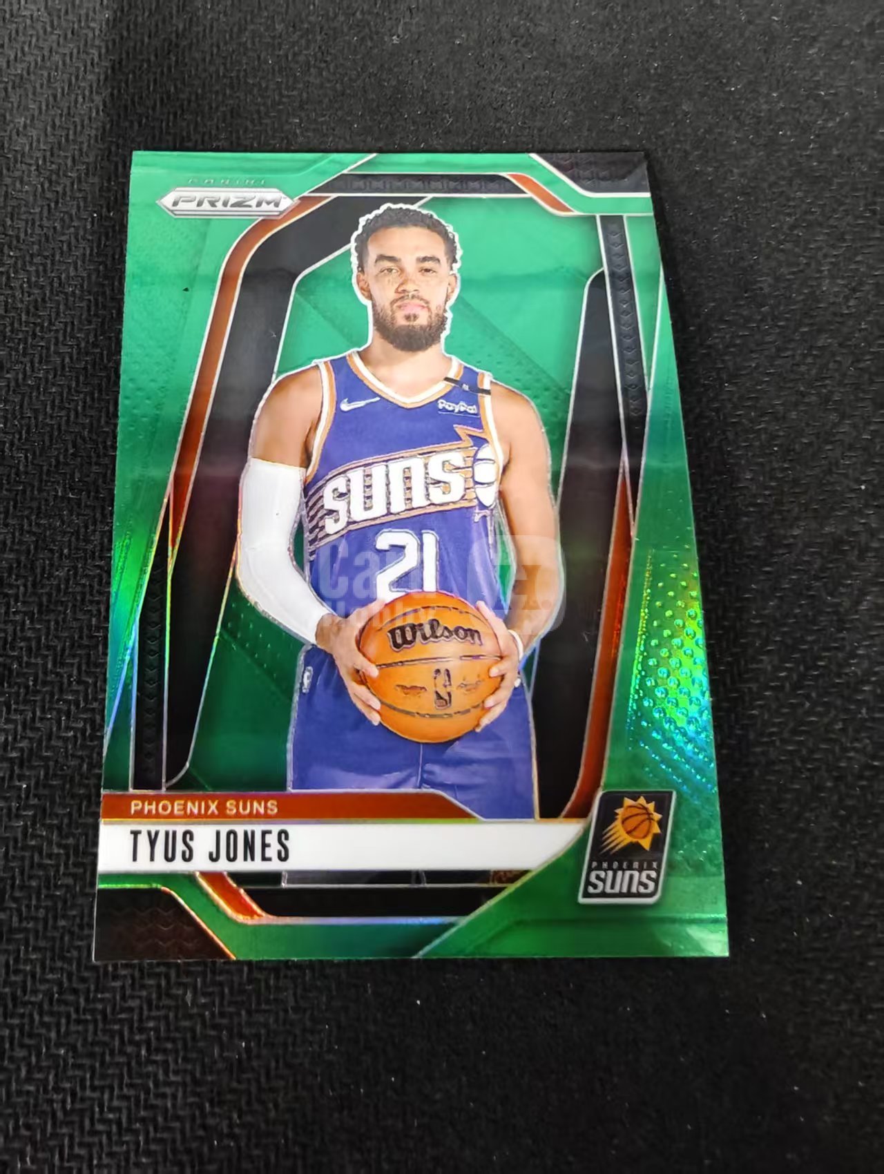 2024-25 Panini Prizm Tyus Jones 太阳 泰厄斯 琼斯 绿折 PZ 划痕 边角瑕疵 #207