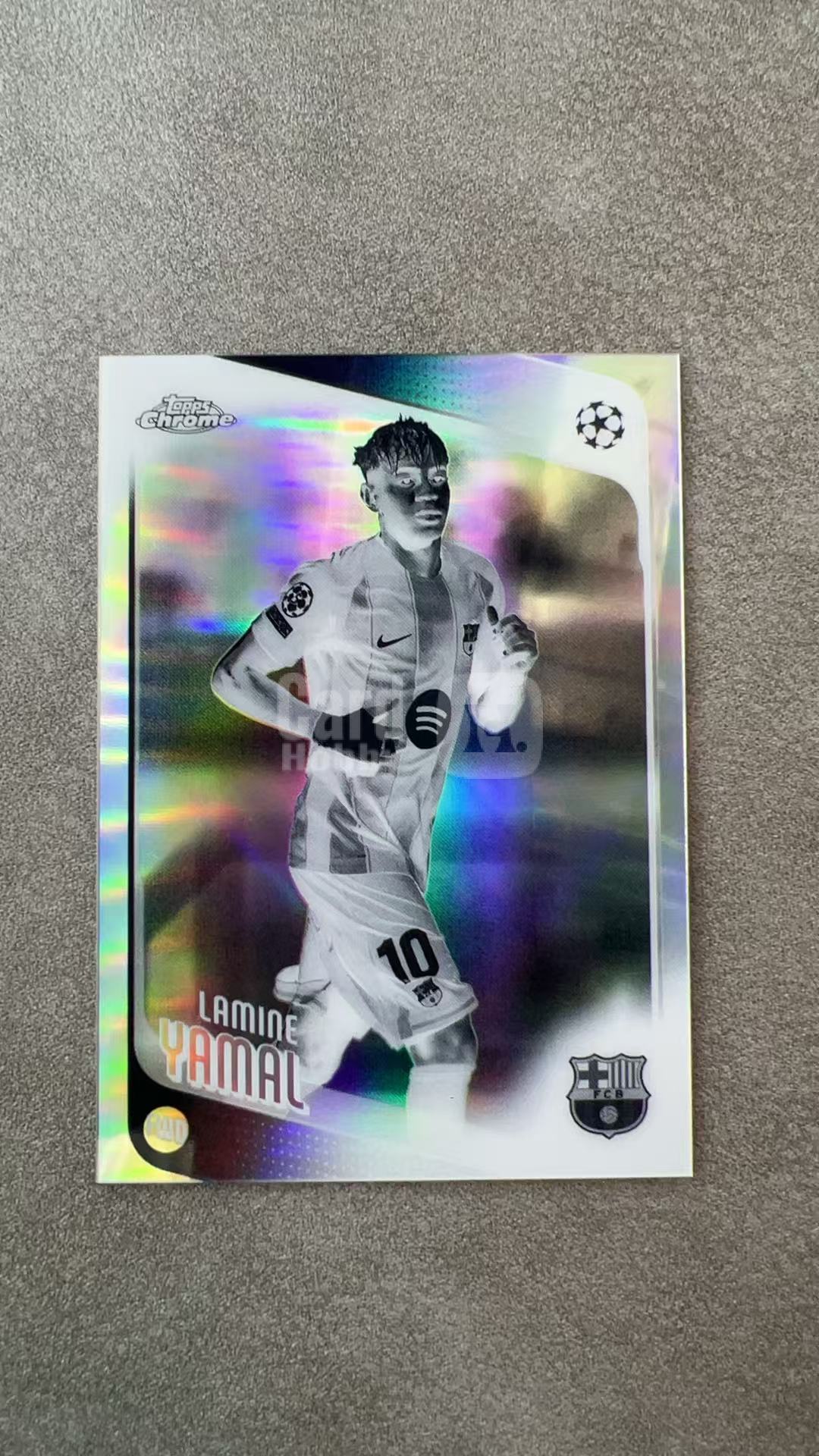 8234【330球星卡实体店代卖】2026 Topps Chrome Lamine Yamal 拉明 亚马尔 巴萨 底片折 黑白折 仅顺丰寄付 (UK23)