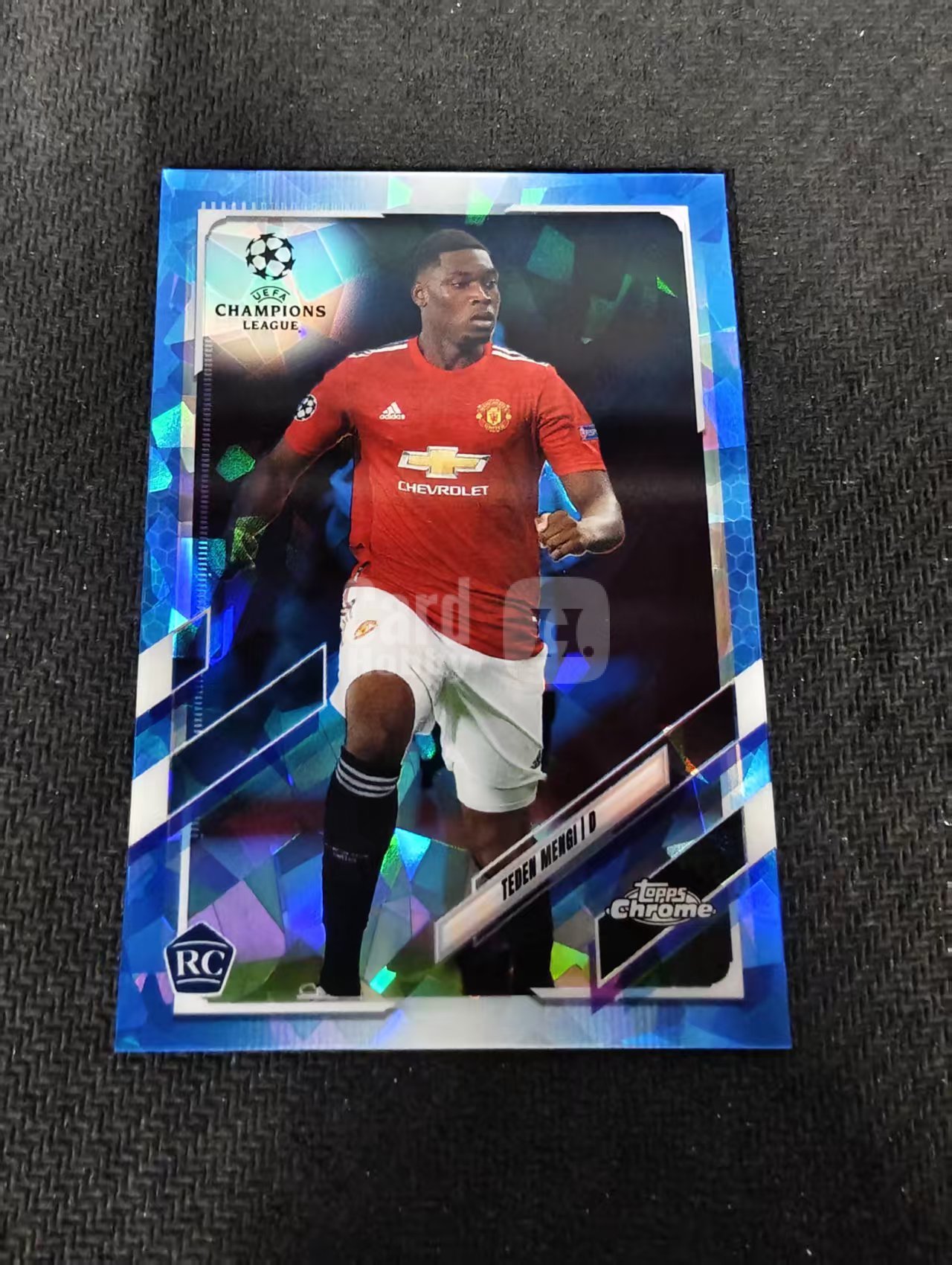 【可合并,不累计】2021 Topps Chrome Teden Mengi RC 门吉 新秀 曼联 蓝宝石 碎冰折 欧冠 #28 划痕 边角瑕疵