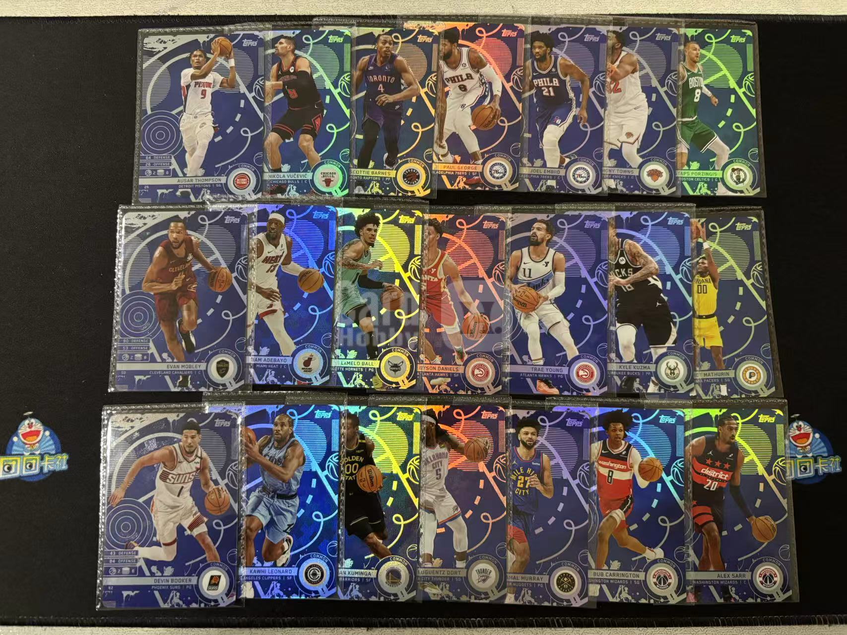 【星辰】TOPPS 2025 match attax 游戏版 蓝折 奥萨尔 汤普森 巴恩斯 乔治 恩比德 唐斯 莫布利 阿德巴约 鲍尔 马瑟林 布克 伦纳德 库明加 穆雷 萨尔 库兹马 等 LOT