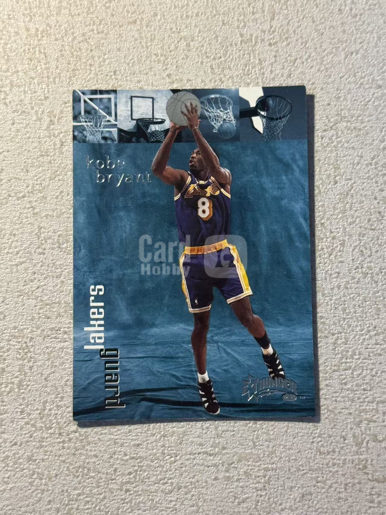 1997-98 SkyBox Thunder Kobe Bryant 湖人 科比 布莱恩特 大比例 thunder特卡 sp 经典选图 老卡轻微白点 收藏必备