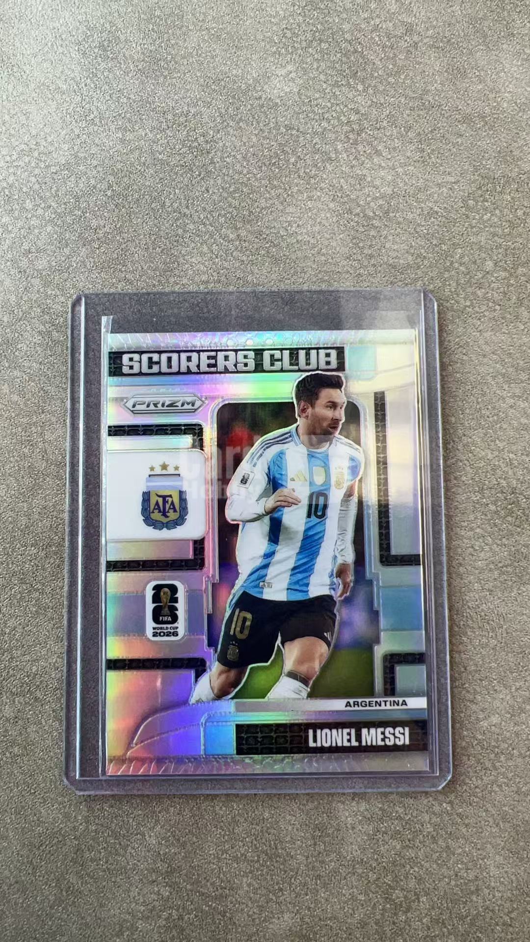 7842【330球星卡实体店代卖】2026 帕尼尼 PRIZM WORLD CUP 世界杯 Lionel Messi 梅西 阿根廷 银折 得分俱乐部 最后一届世界杯 仅顺丰寄付 (RT)