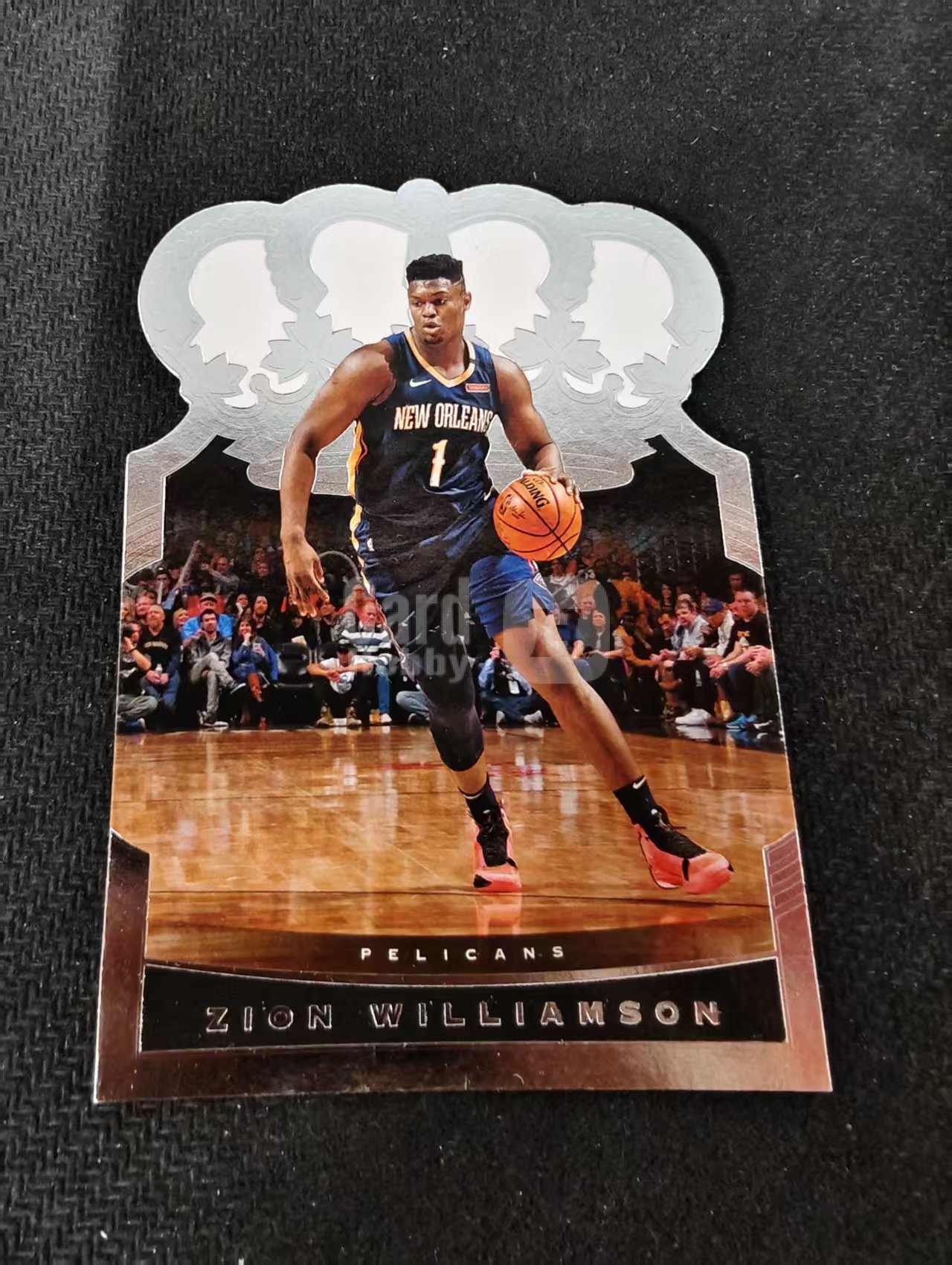 2020-21 Panini Crown Royale 鹈鹕 Zion Williamson 锡安 威廉森 胖虎 皇冠 异形 划痕 边角瑕疵 #10
