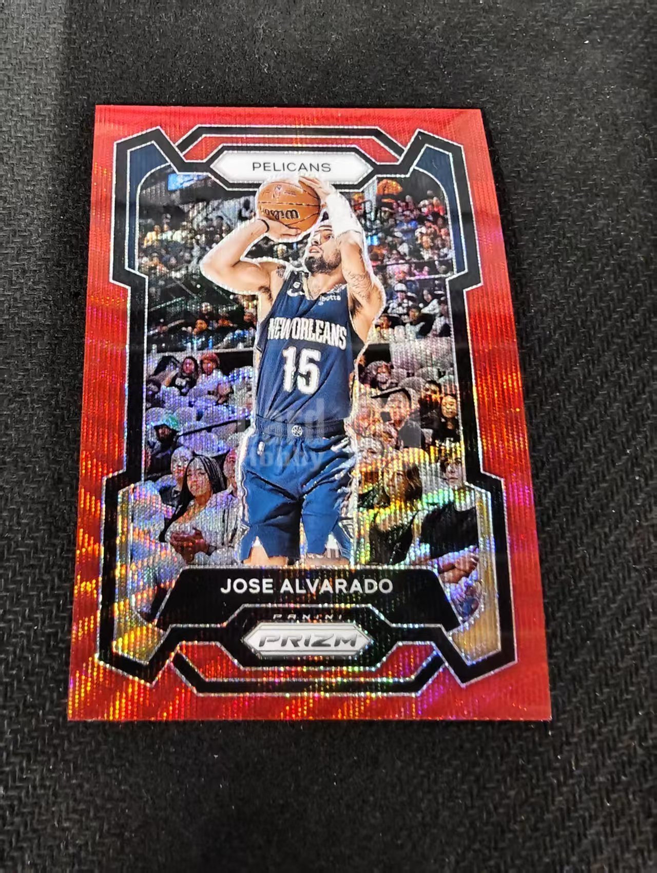 2023-24 Panini Prizm Jose Alvarado Prizm 鹈鹕 何塞 阿尔瓦拉多 红波纹 PZ 划痕 边角瑕疵 #244