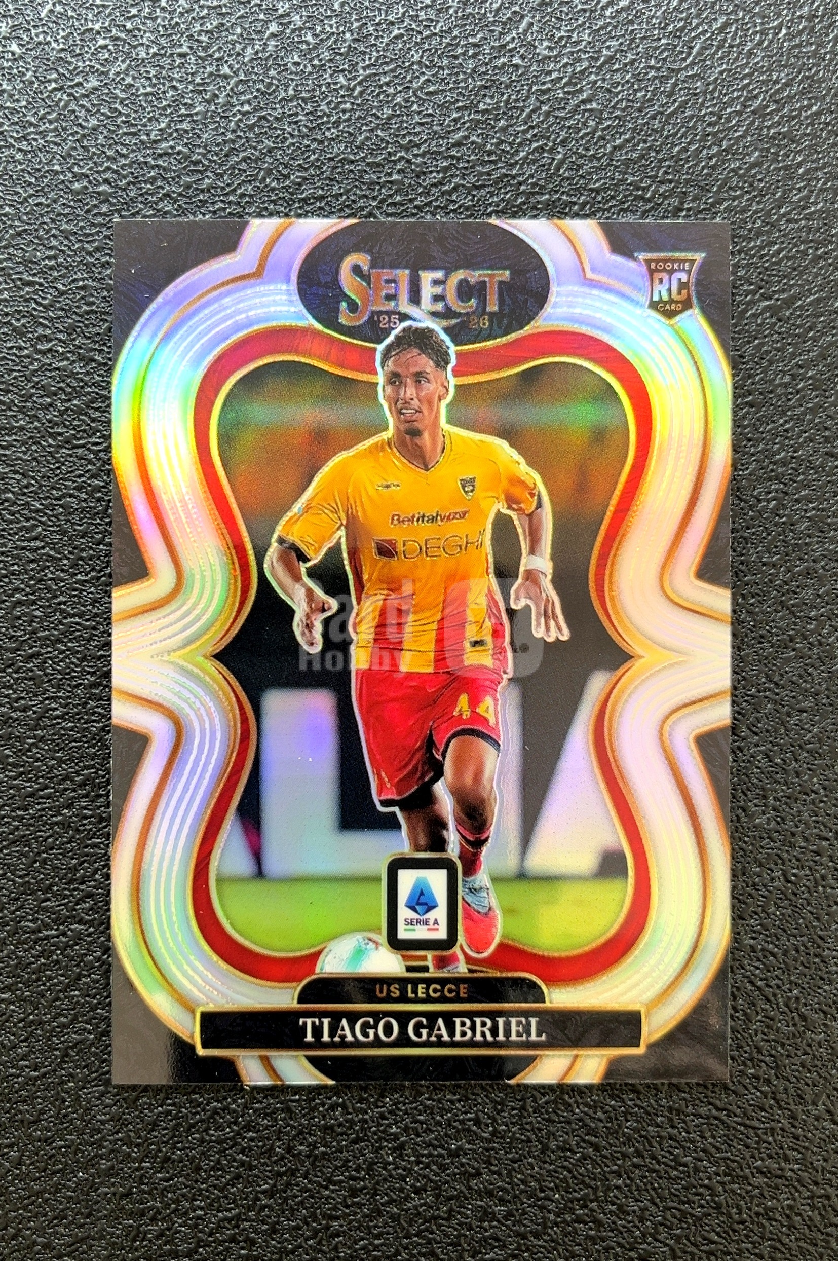【岛屿拍卖】2025-26 Panini Select Prizm 蜂窝 PRIZM Tiago Gabriel 蒂亚戈·加布里埃尔 银折 折射 新秀 RC 卡品如图 高价值 0015#96