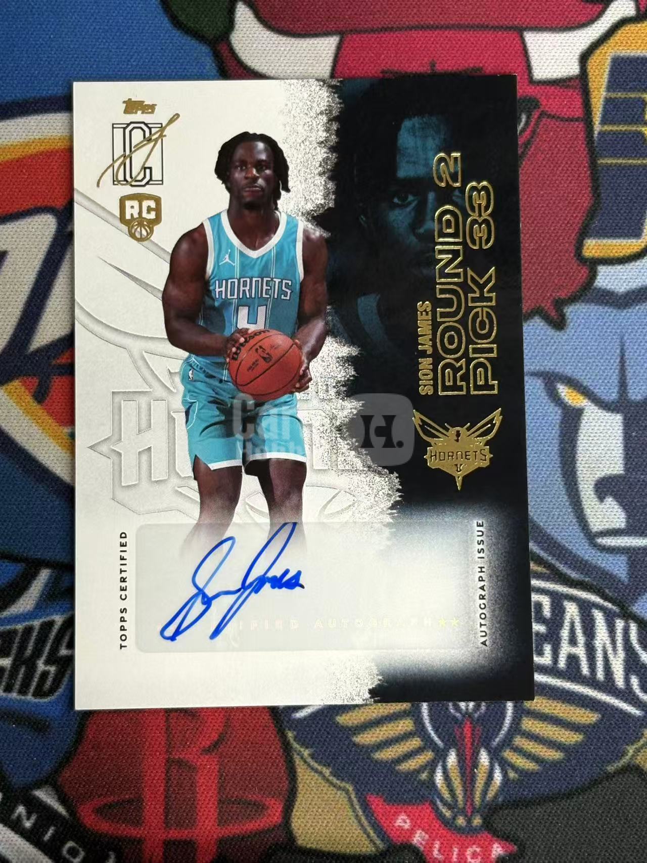 2025-26 TOPPS SIGNATURE CLASS SION JAMES 黄蜂 新秀RC 西恩詹姆斯 希恩詹姆斯 签字卡 新秀签 顺位签 金版 专收凑套必备【烂臭嘴拍卖】