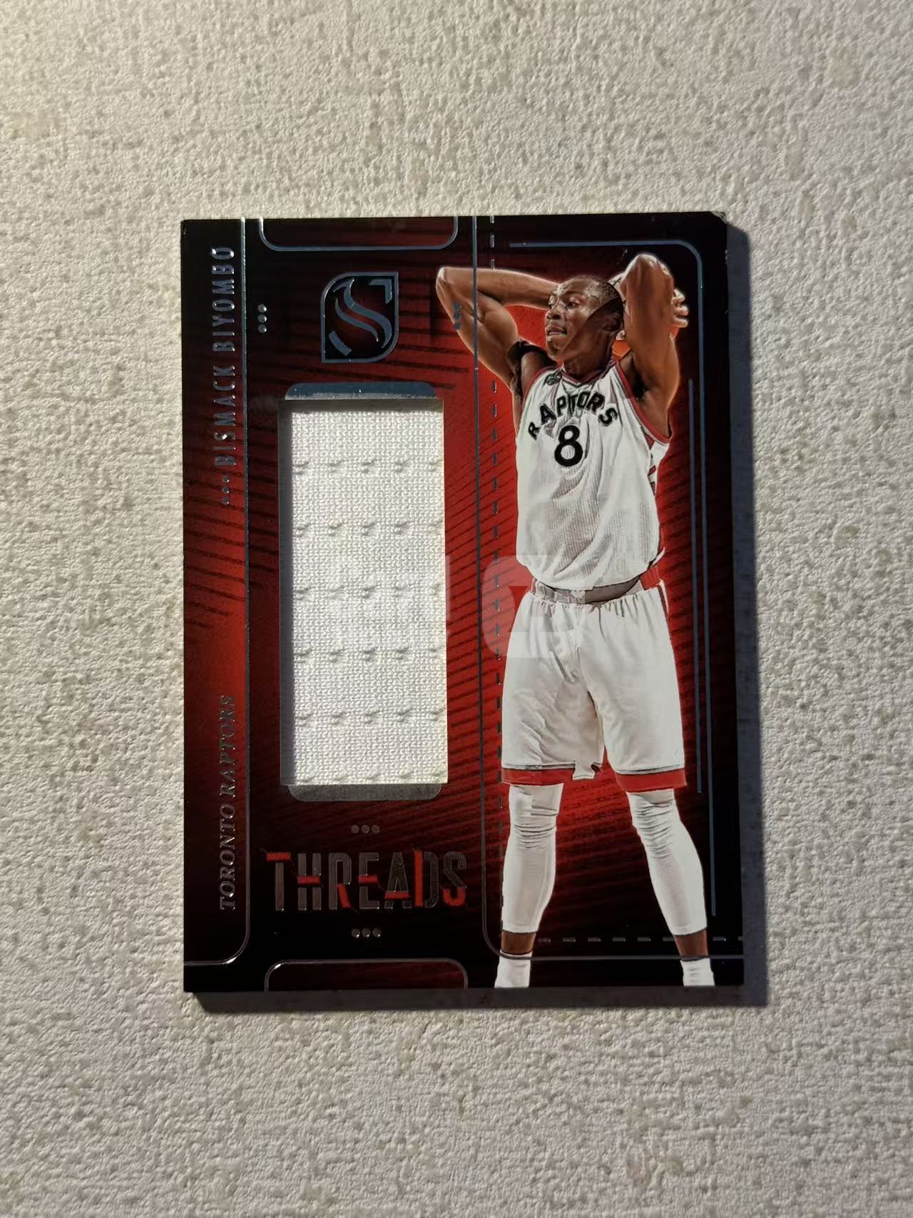 2024-25 Panini Silhouette Bismack Biyombo 剪影 猛龙 比永博 大窗 球衣 物料 经典选图 收藏必备