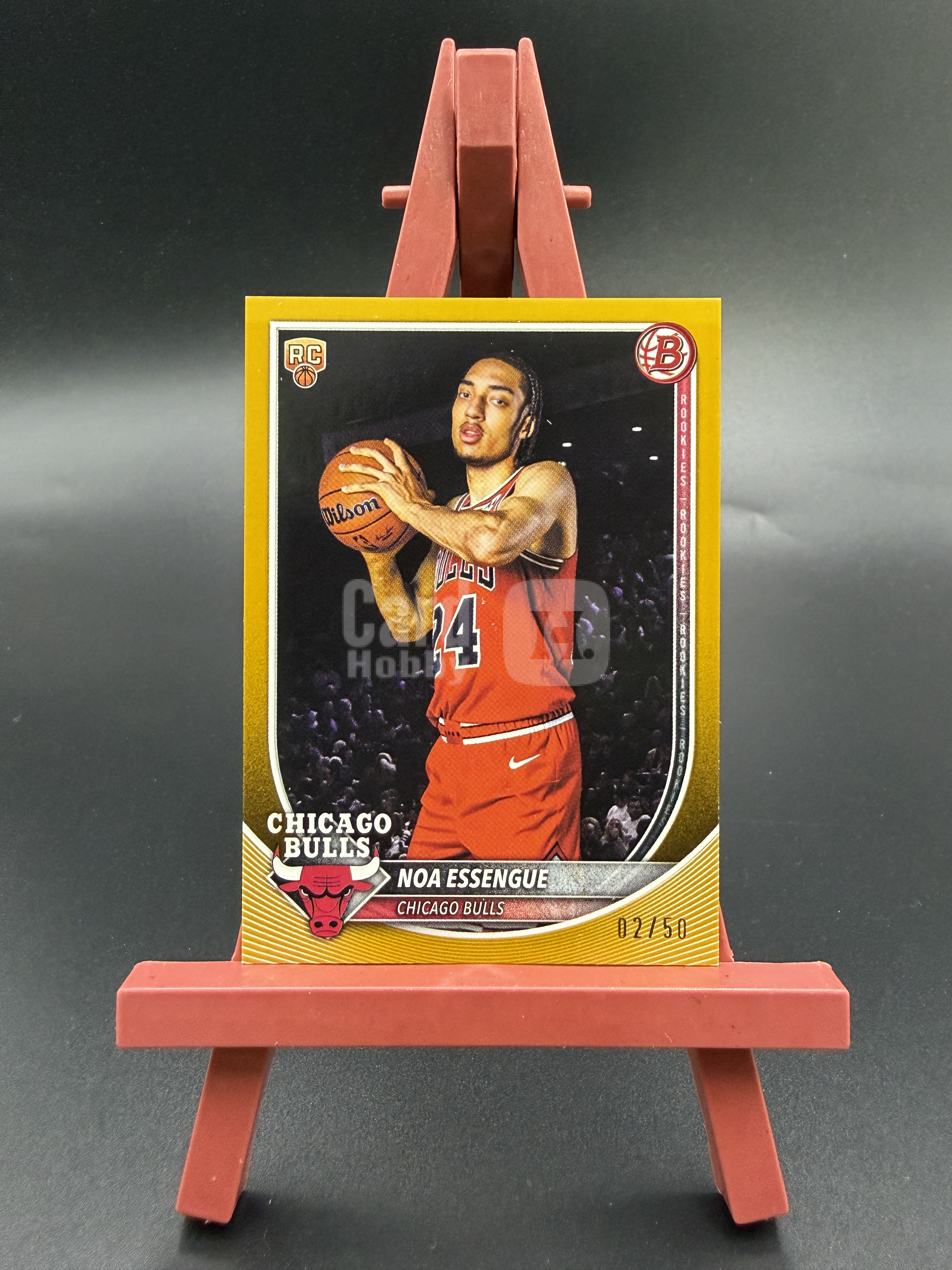 【西子拍卖】2025-26 Topps Chrome Bowman Noa Essengue 新秀RC 诺阿 埃森格 红标 02/50编 正金平行 公牛 卡品如图 XZ86