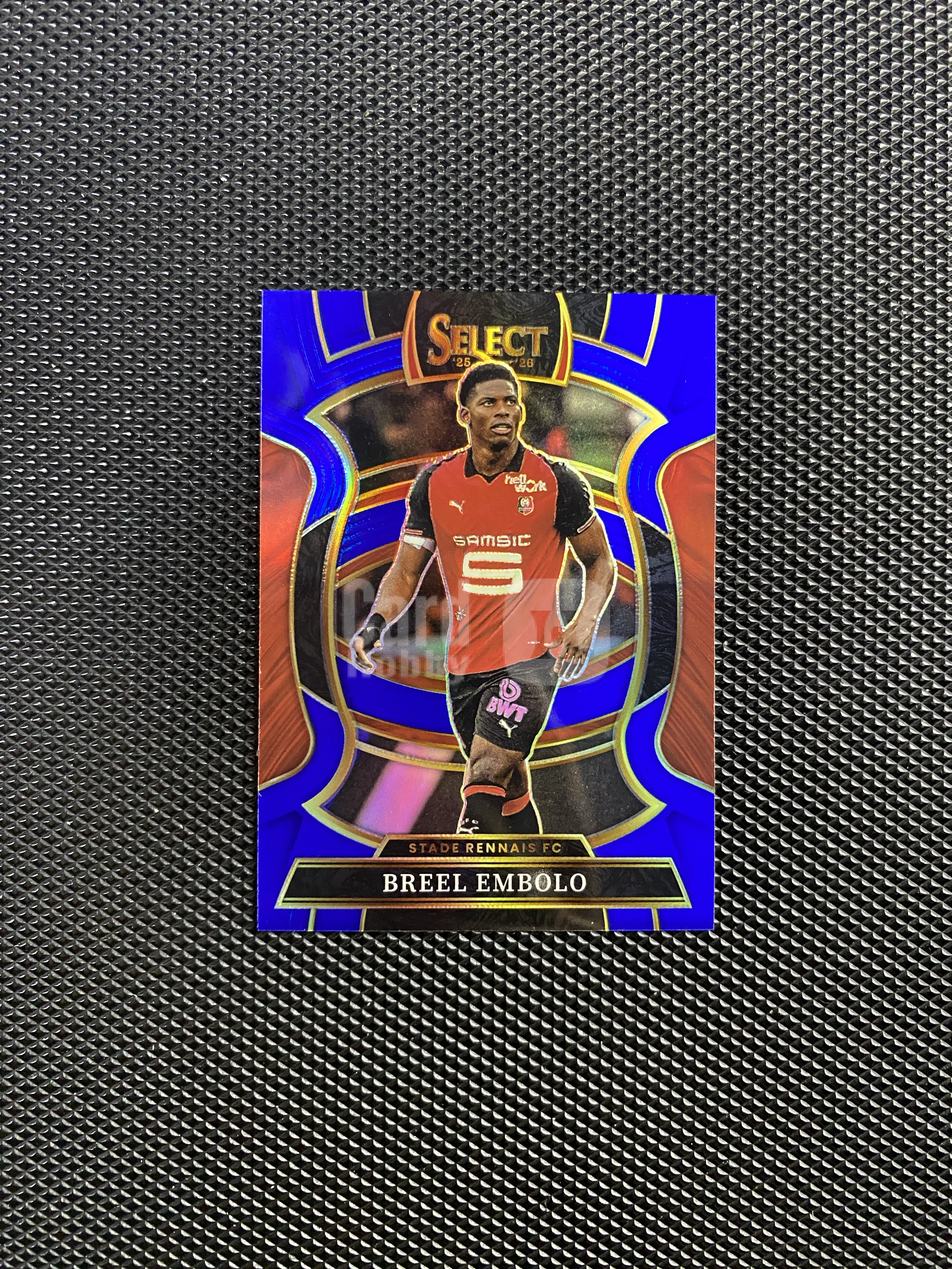 【深情拍卖】2025-26 Panini Select 法甲 Breel Embolo 瑞士 摩纳哥 雷恩 布雷尔 恩博洛 40编 蓝折 卡品如图 #js548#