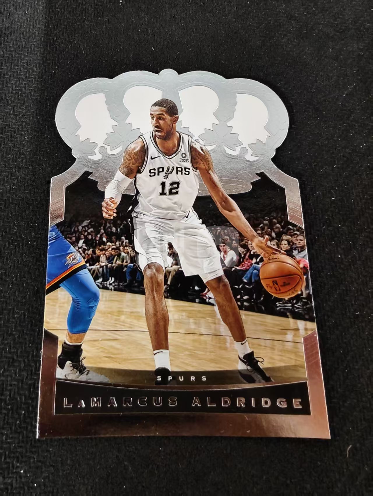 2020-21 Panini Crown Royale LaMarcus Aldridge 拉马库斯 阿尔德里奇 马刺 皇冠 异形 划痕 边角瑕疵 #30