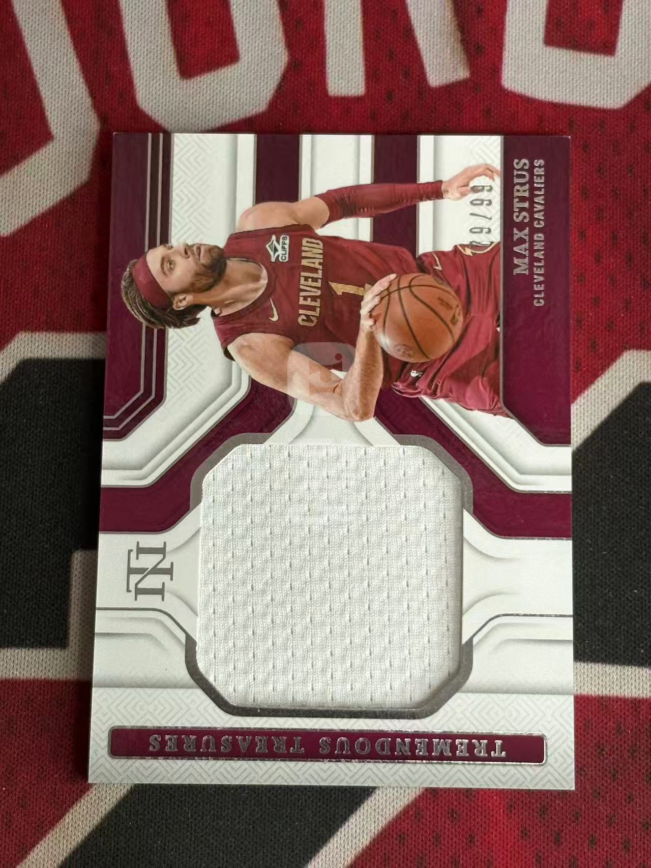 2024-25 PANINI NATIONAL Max Strus 国宝高端系列 骑士 马克思斯特鲁斯 99编 GU 亲穿落场球衣物料切割 衣料实物卡 专收凑套必备【烂臭嘴拍卖】