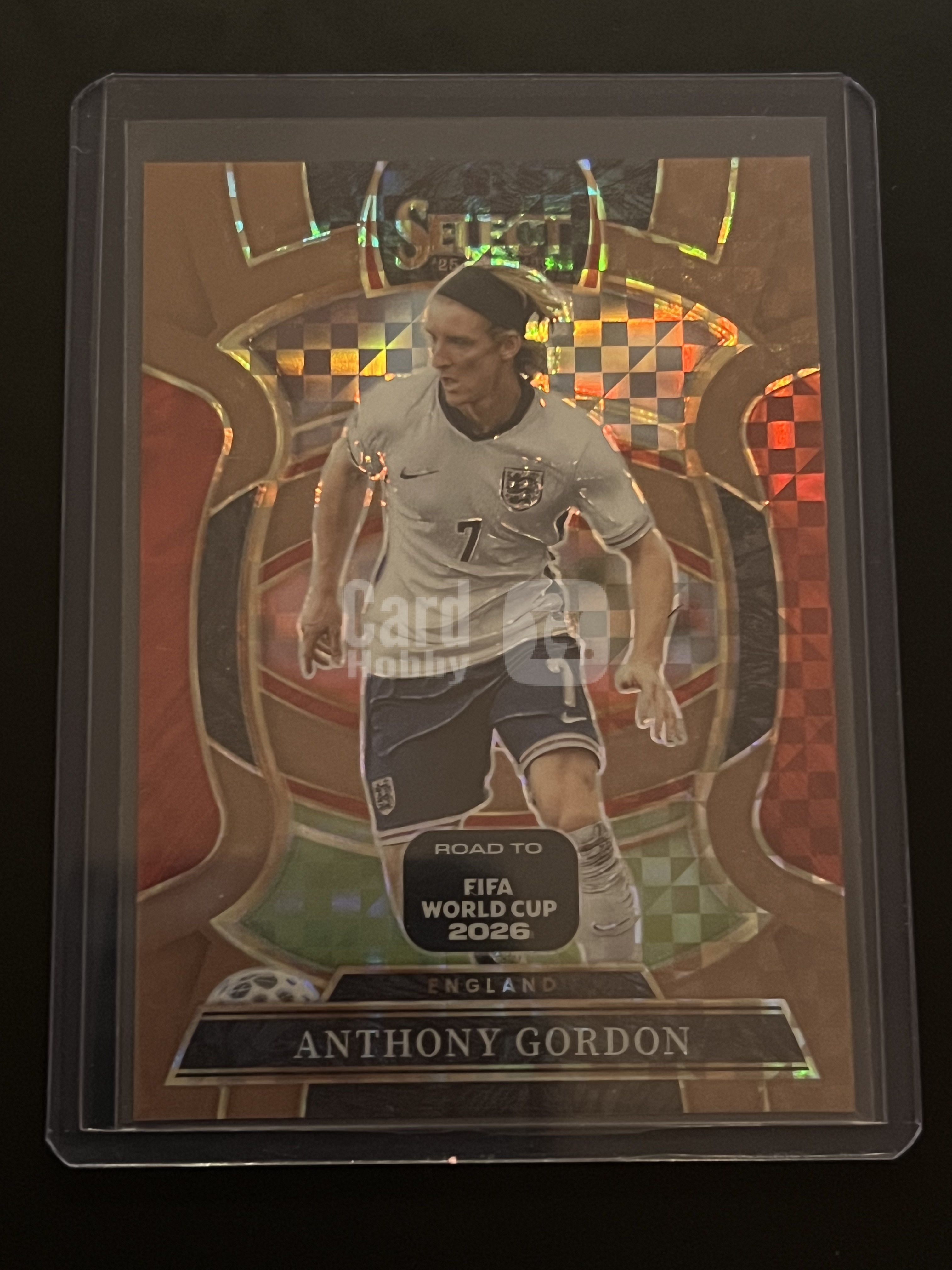 2025-26 Panini Select Anthony Gordon #40 英格兰 安东尼·戈登 130编 一级 黄格子 折射卡!!巴萨新人 潜力新星 未来可期!!凑套必备!!