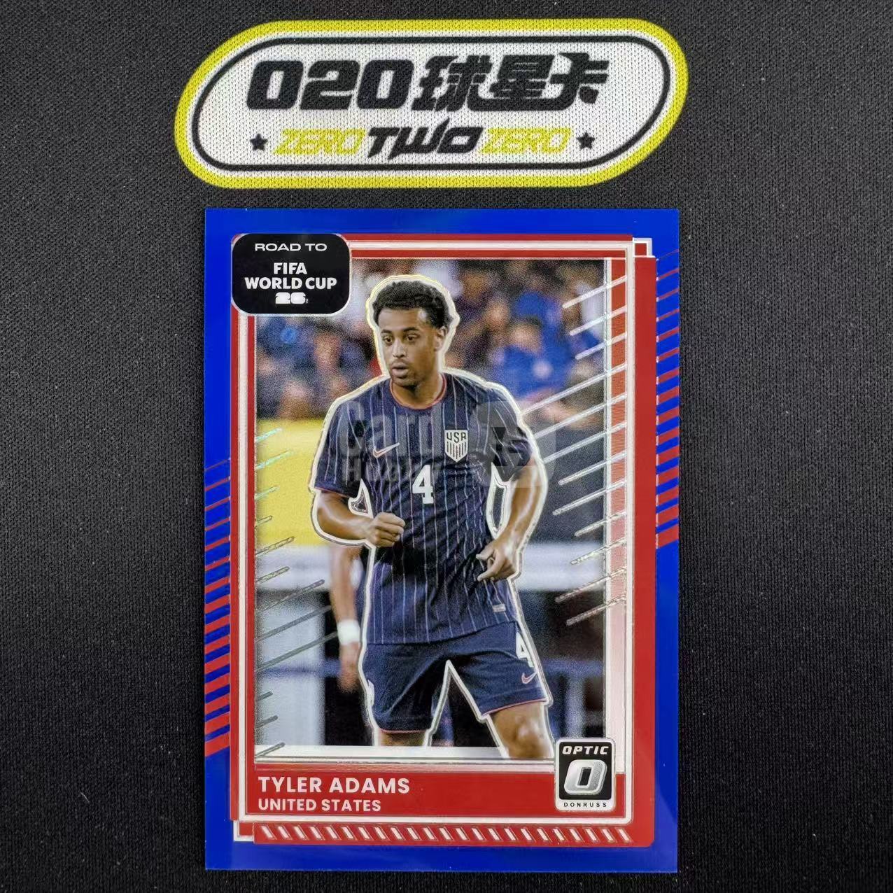 2025-26 Panini Donruss Tyler Adams 杜蕾斯 世界杯之路 泰勒 亚当斯 8/75编 Optic 蓝折 美国(GZ01)