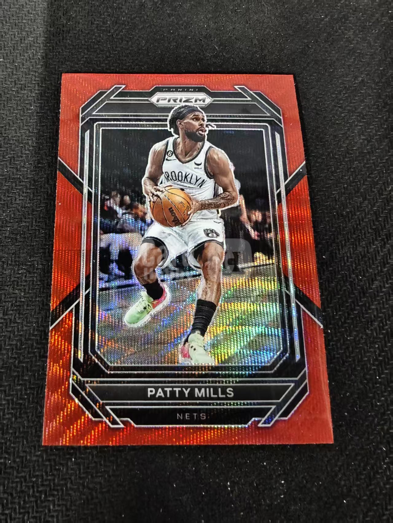 2022-23 Panini Prizm Patty Mills 帕特里克 米尔斯 篮网 红波纹 PZ 划痕 边角瑕疵 #18
