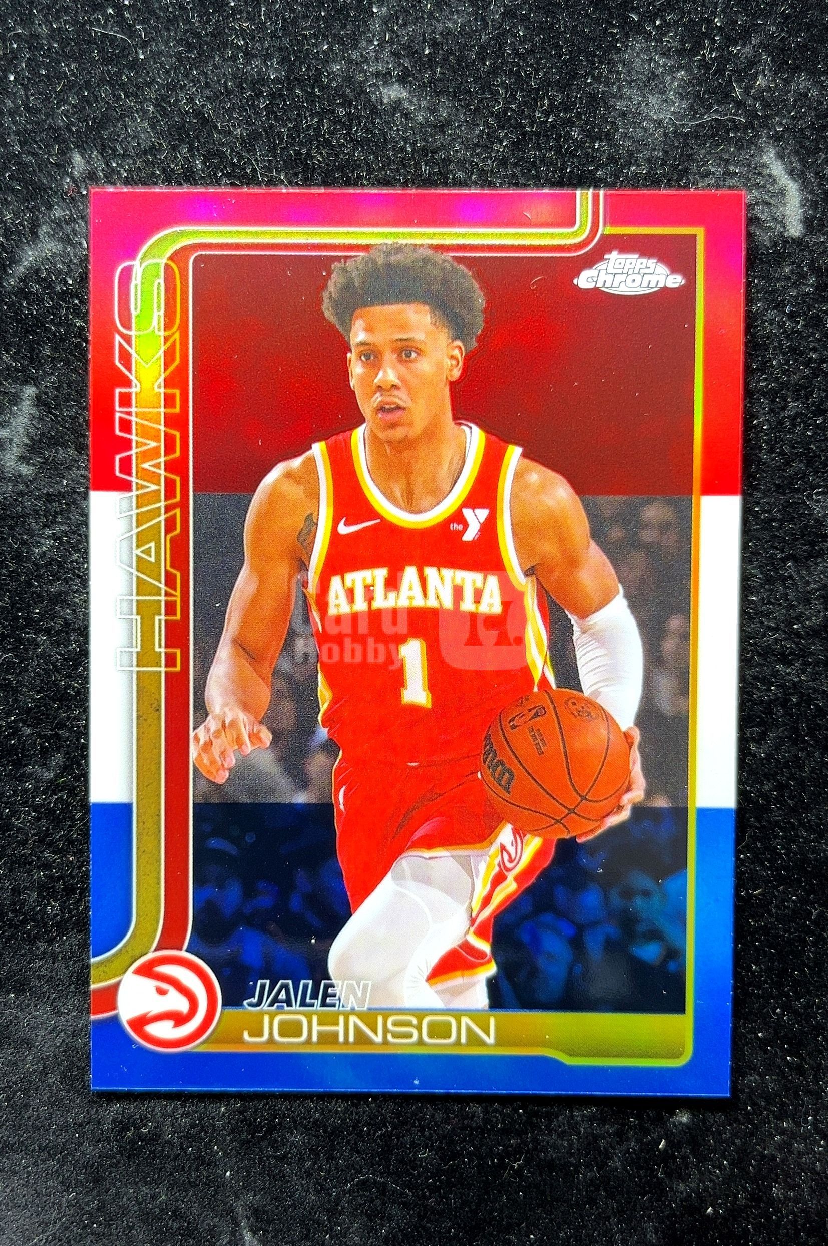 【小白1%代卖】2025 Topps Chrome Jalen Johnson 贾伦·约翰逊 红白蓝三色折 折射 新秀 RC 卡品如图 高价值 #56 Atlanta Hawks 0702