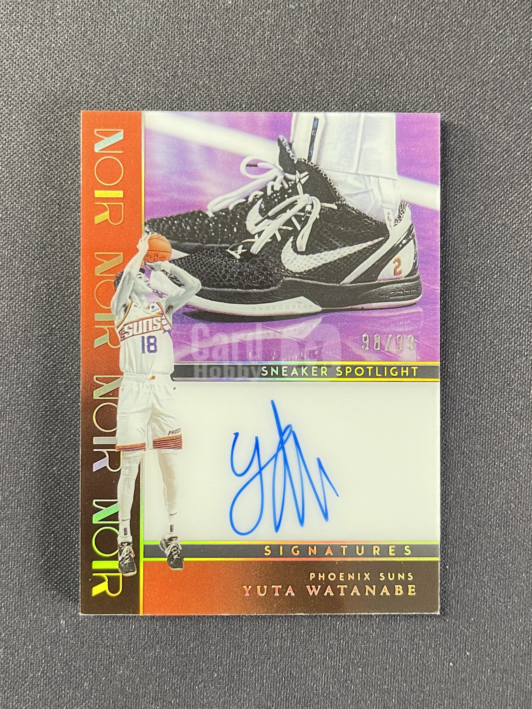 2023-24 Panini Noir Yuta Watanabe 诺尔 太阳 渡边雄太 99编 签字 卡签 鞋灯 鞋灯签 镜面 选图为科比6-GiGi 纪念科比女儿 意义非凡 细节如图